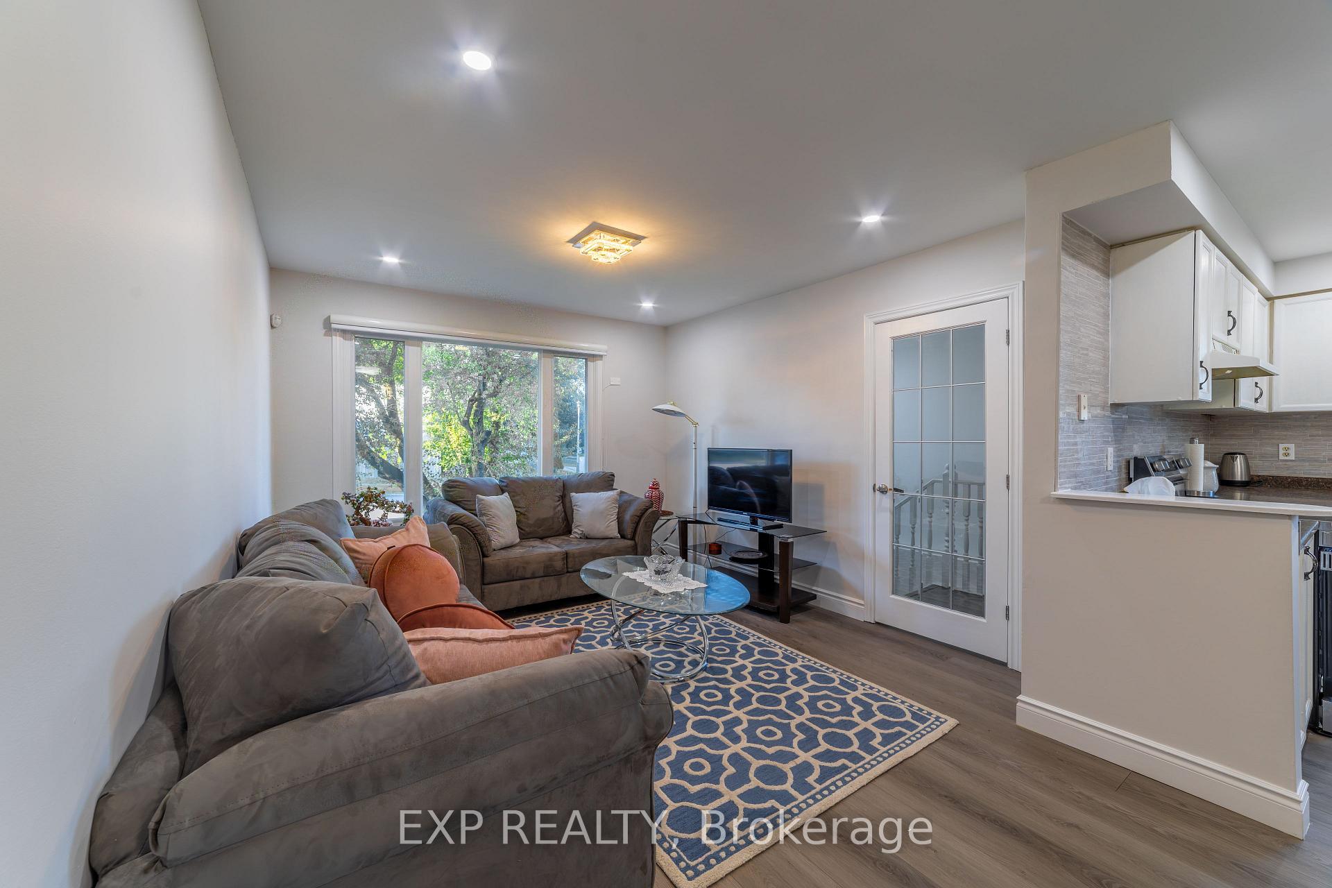 Photo 8 of 137 Nickolas Crescent, Cambridge, Silver Heights — HOMEH