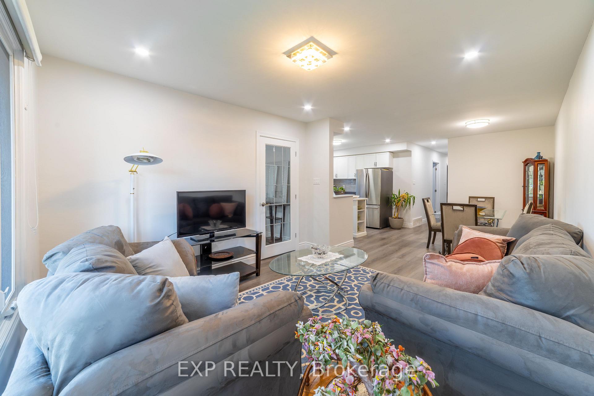 Photo 9 of 137 Nickolas Crescent, Cambridge, Silver Heights — HOMEH