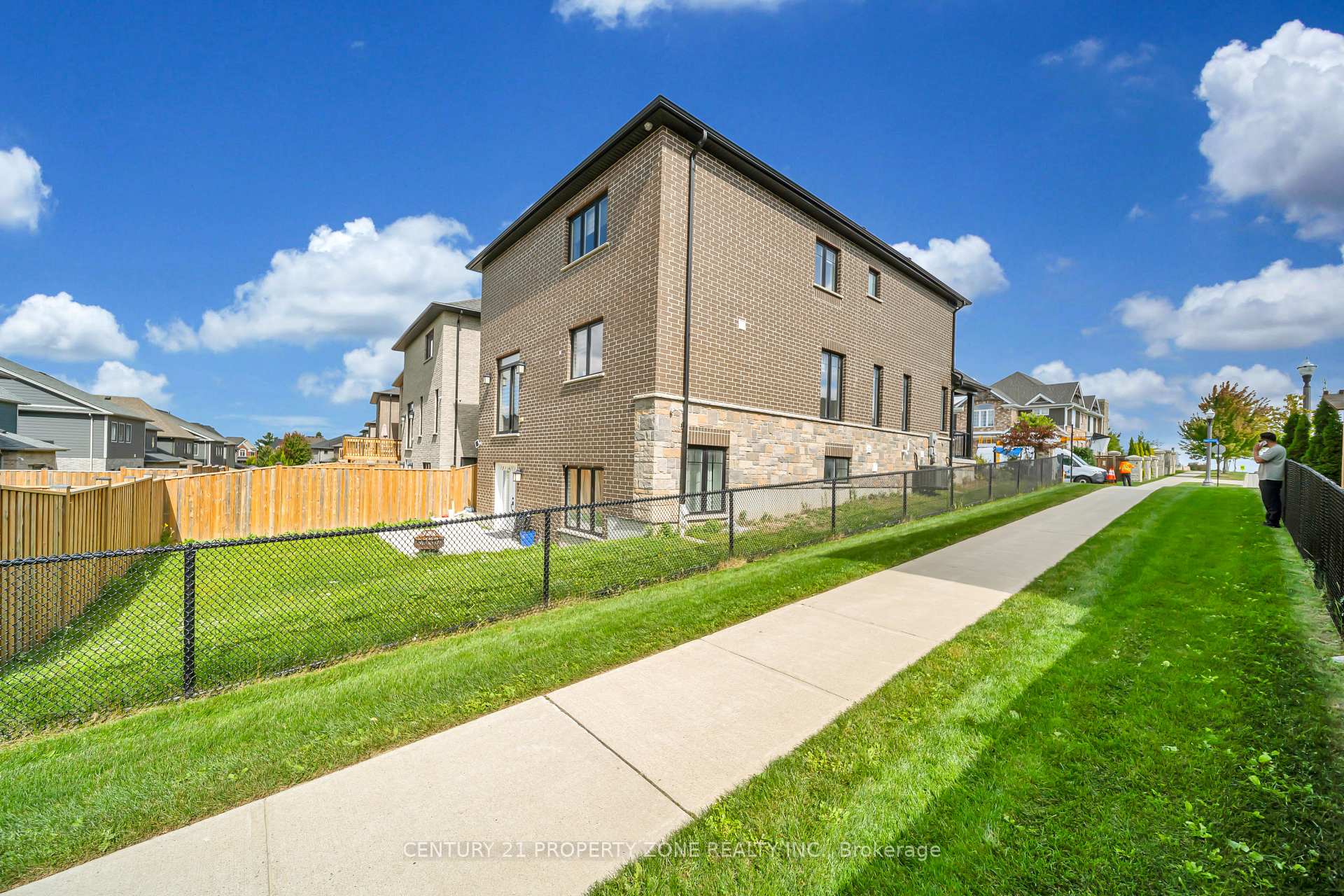 Photo 8 of 187 Forest Creek Drive, Kitchener, Pioneer Park/Doon/Wyldwoods — HOMEH