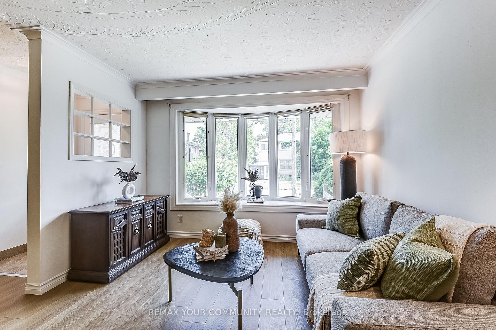 Photo 3 of 53 Glory Crescent, Scarborough, West Hill — HOMEH