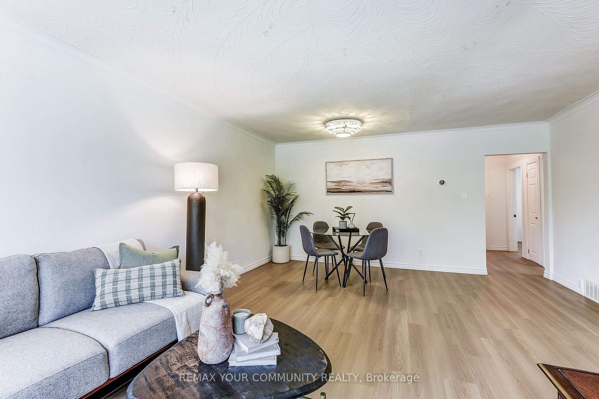 Photo 5 of 53 Glory Crescent, Scarborough, West Hill — HOMEH