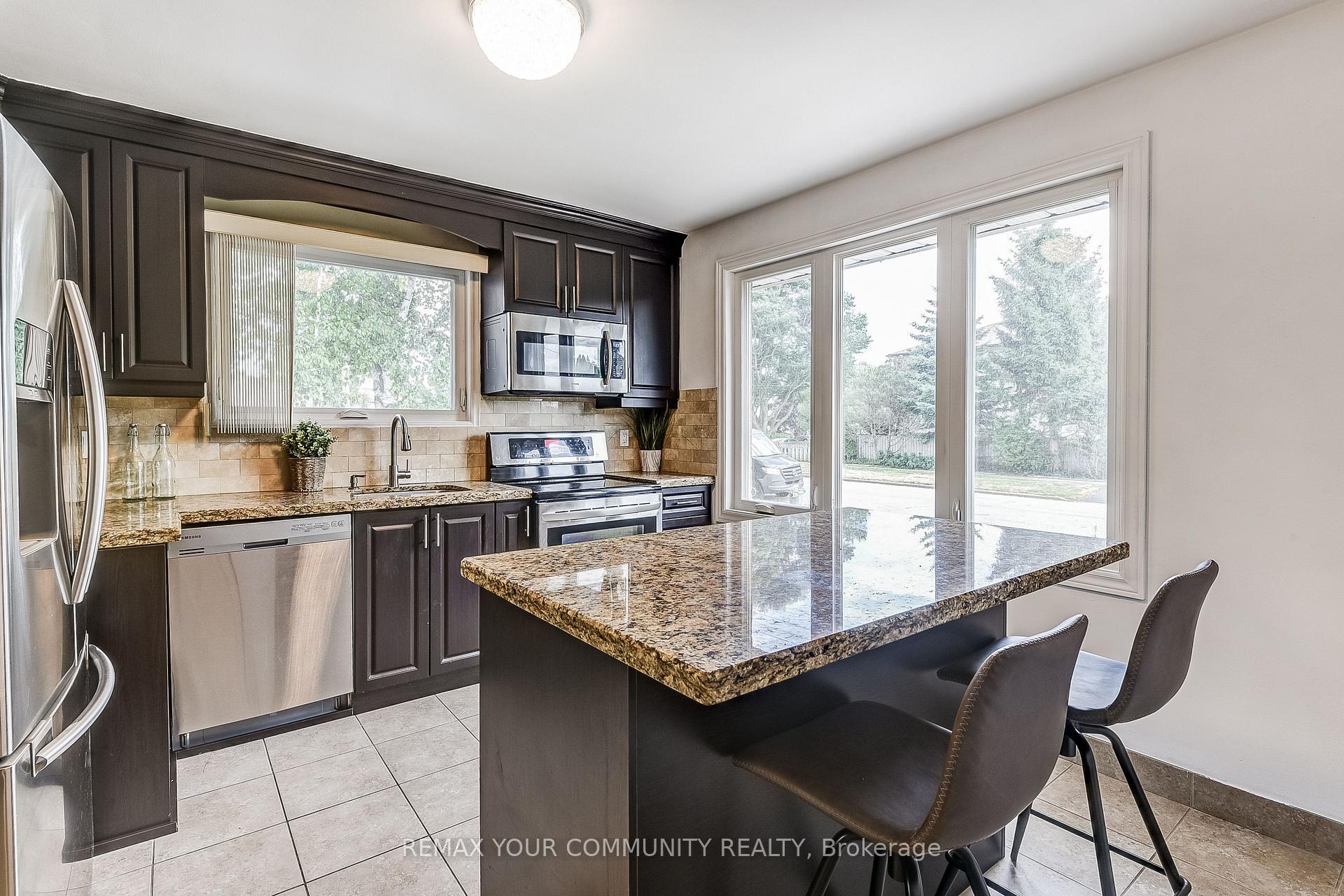 Photo 6 of 53 Glory Crescent, Scarborough, West Hill — HOMEH