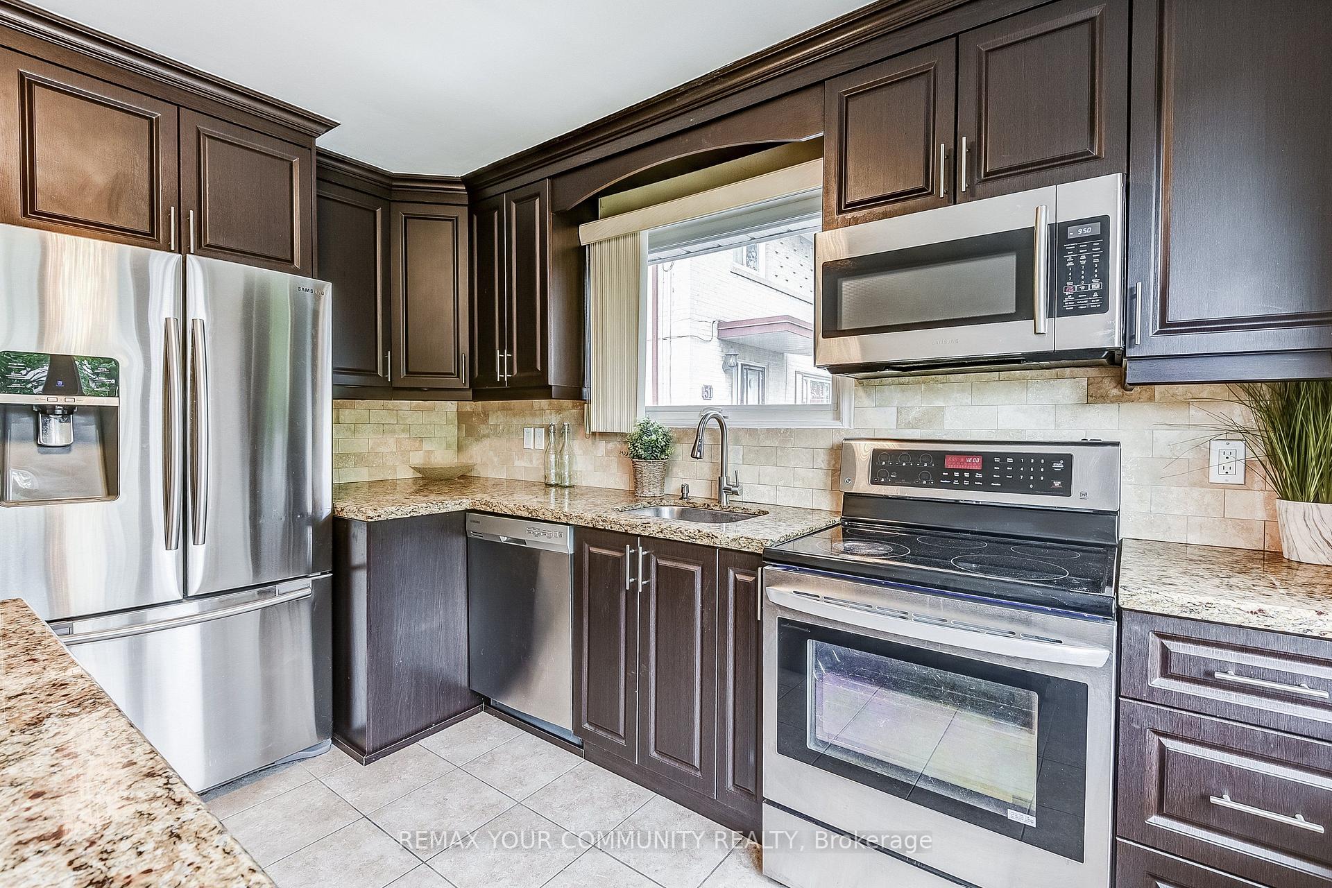 Photo 7 of 53 Glory Crescent, Scarborough, West Hill — HOMEH
