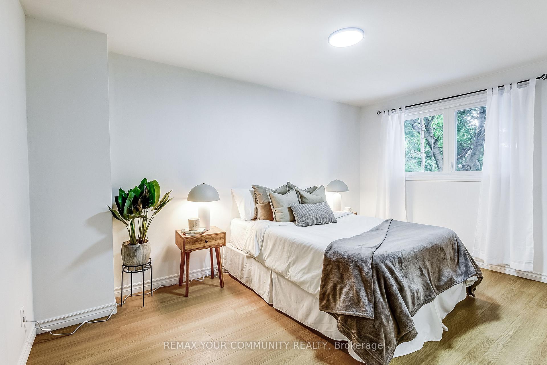 Photo 8 of 53 Glory Crescent, Scarborough, West Hill — HOMEH