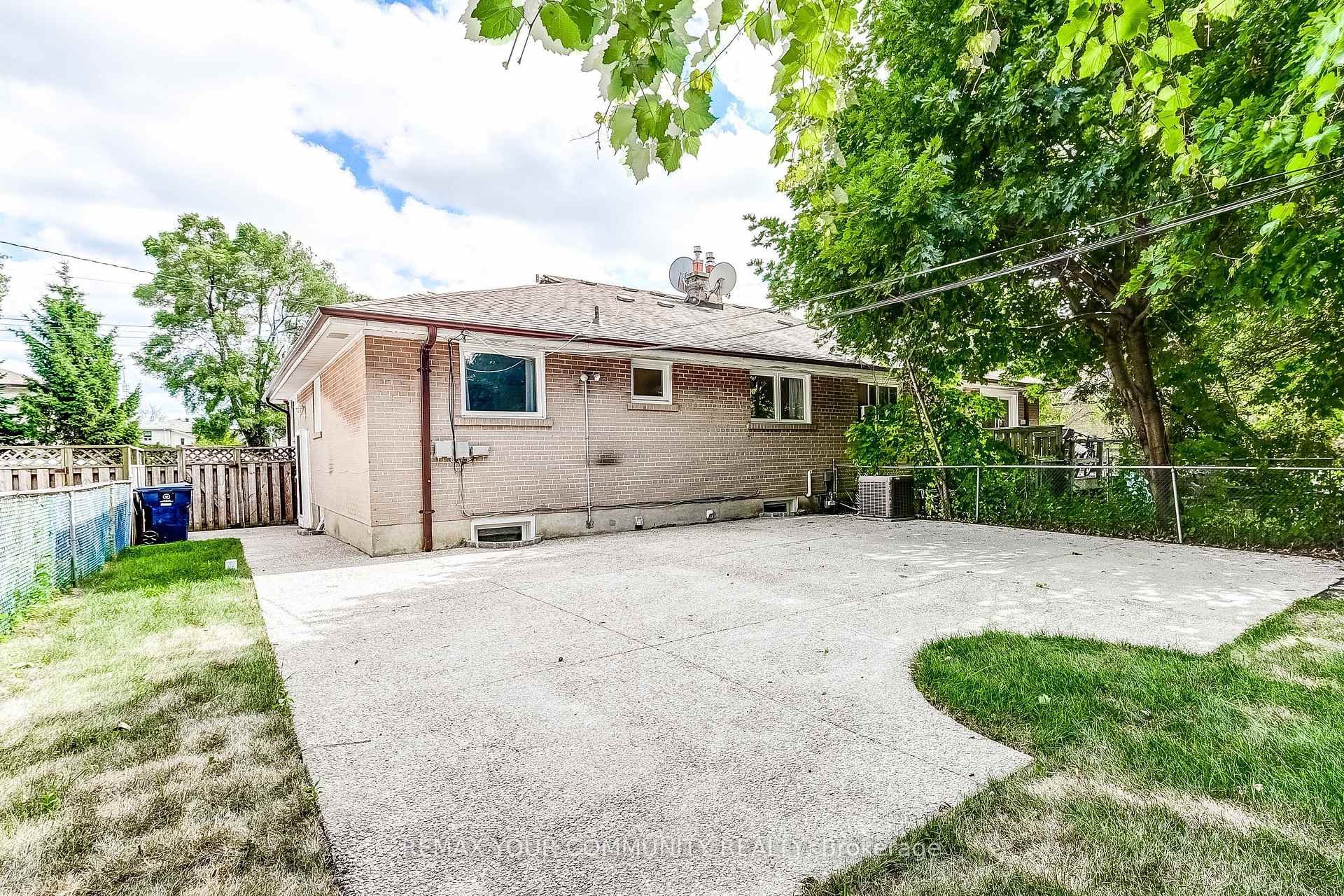 Photo 25 of 53 Glory Crescent, Scarborough, West Hill — HOMEH