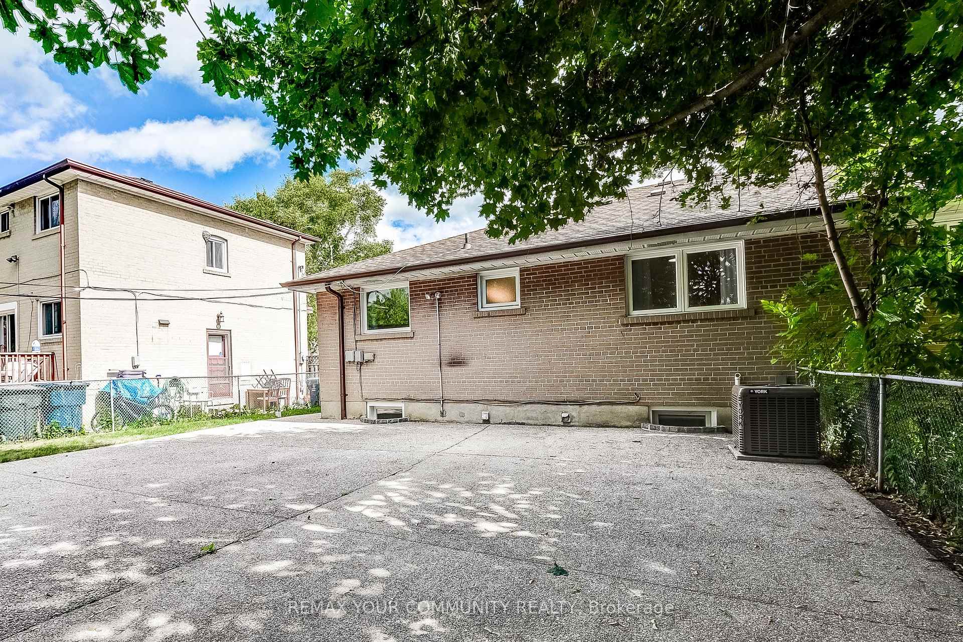 Photo 26 of 53 Glory Crescent, Scarborough, West Hill — HOMEH