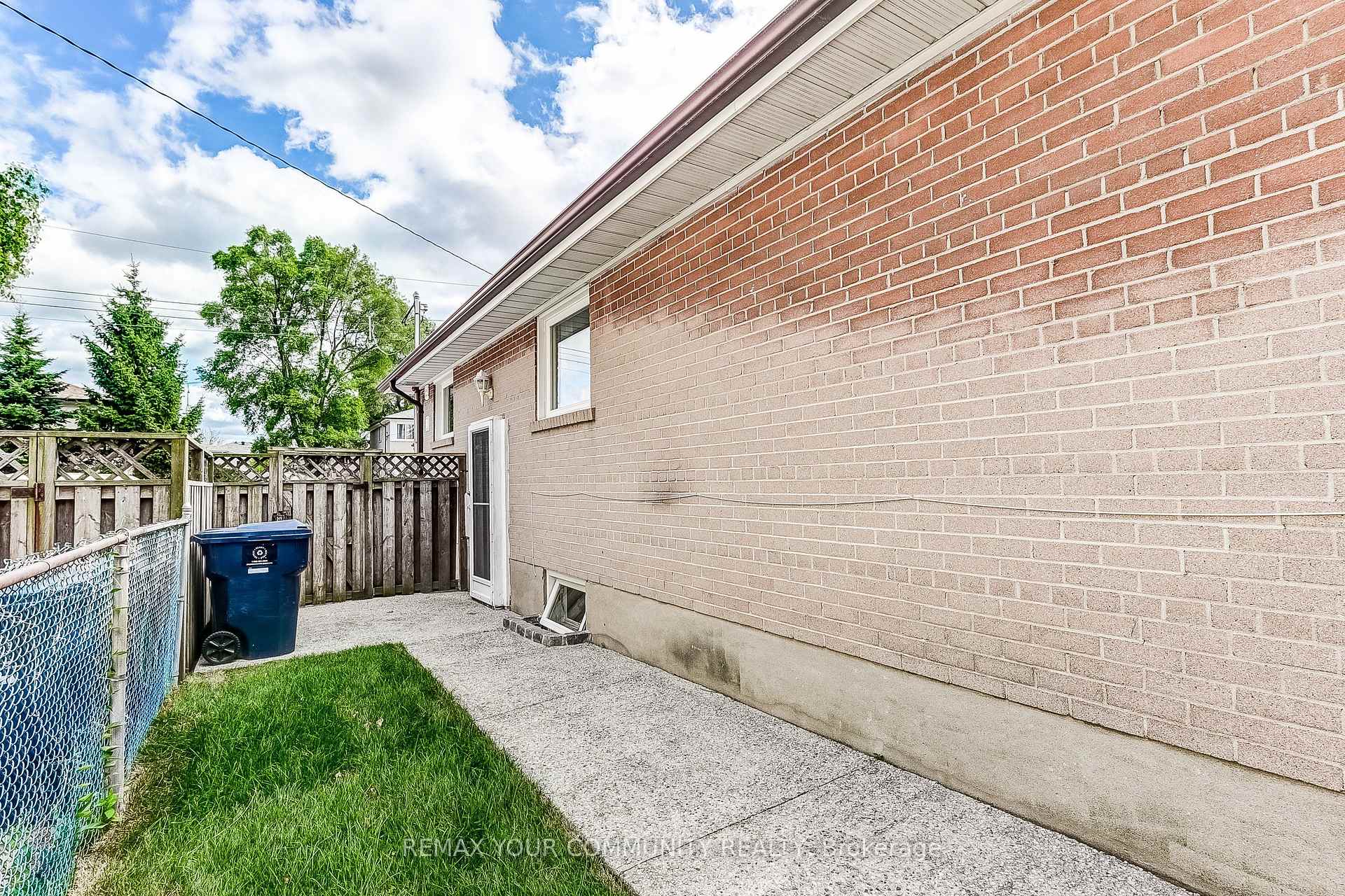 Photo 27 of 53 Glory Crescent, Scarborough, West Hill — HOMEH