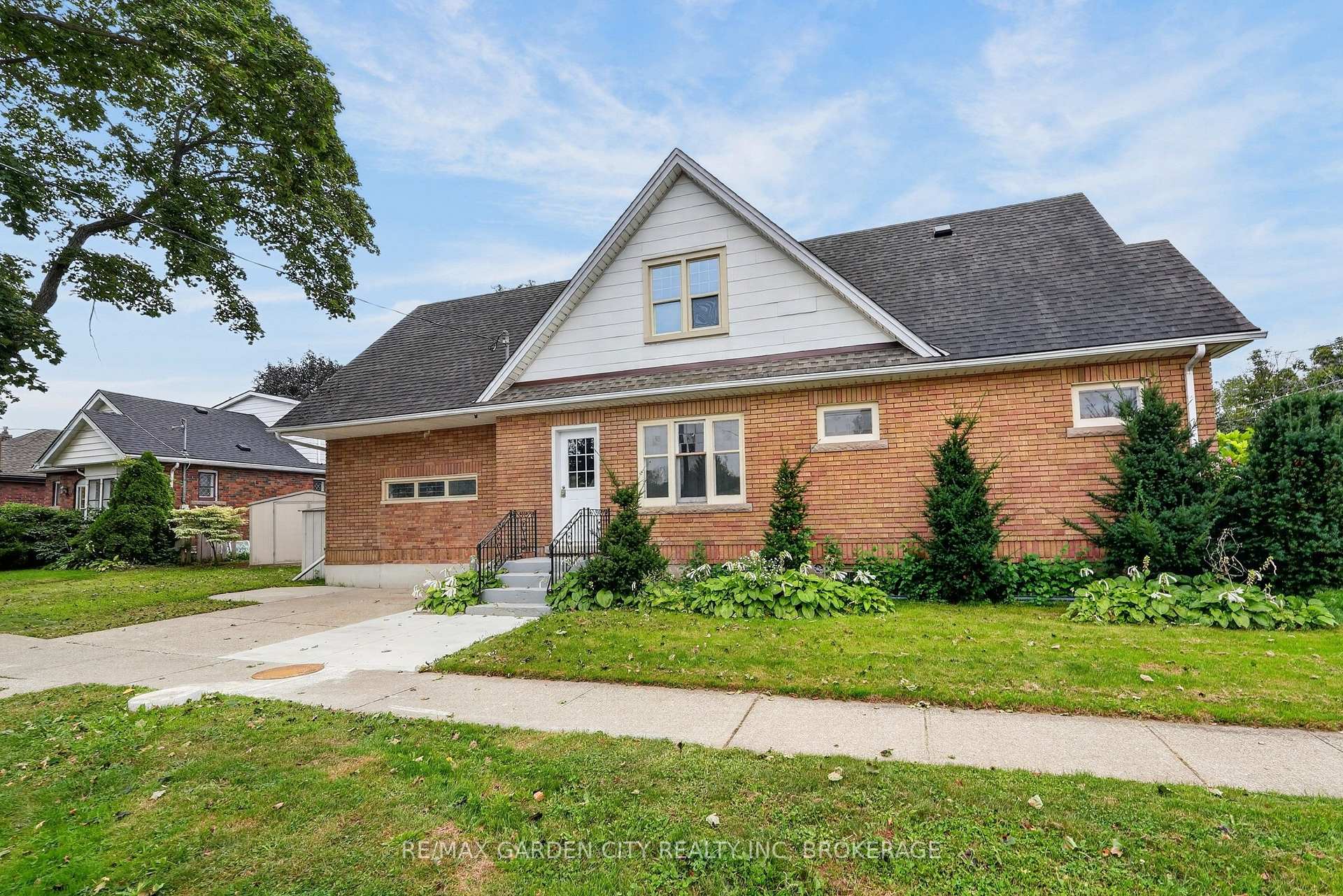 Photo 2 of 74 Wiley Street, St. Catharines, Downtown — HOMEH