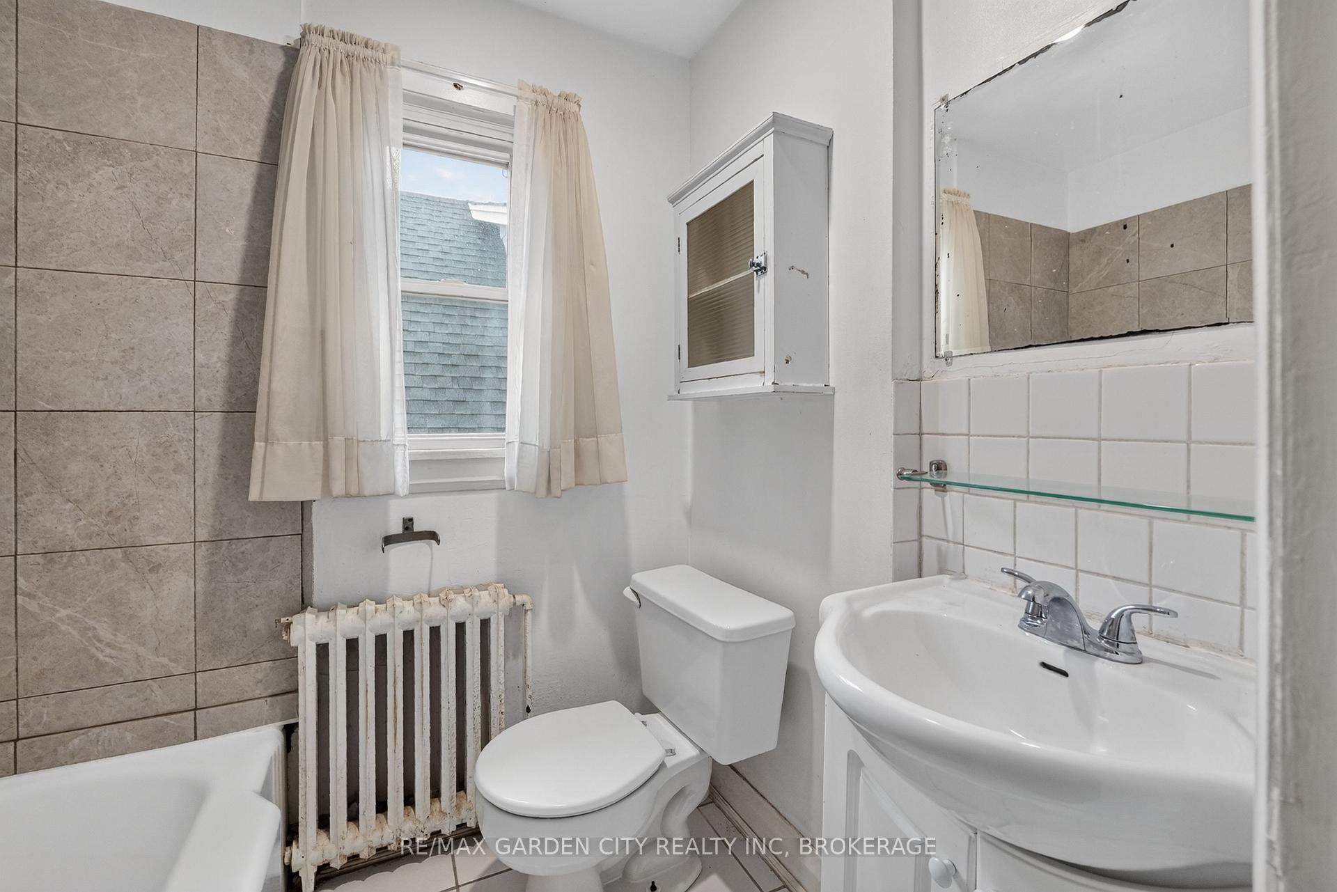 Photo 23 of 74 Wiley Street, St. Catharines, Downtown — HOMEH