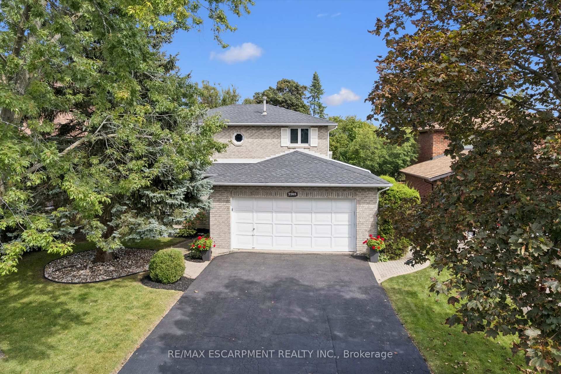 Photo 1 of 2203 Robin Drive, Mississauga, Sheridan — HOMEH