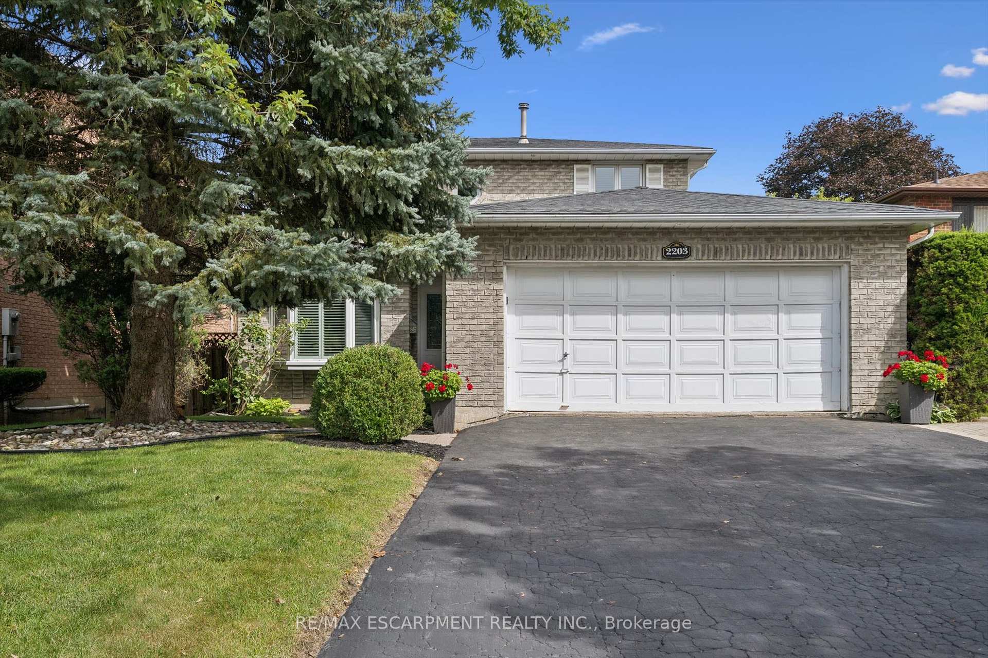Photo 3 of 2203 Robin Drive, Mississauga, Sheridan — HOMEH