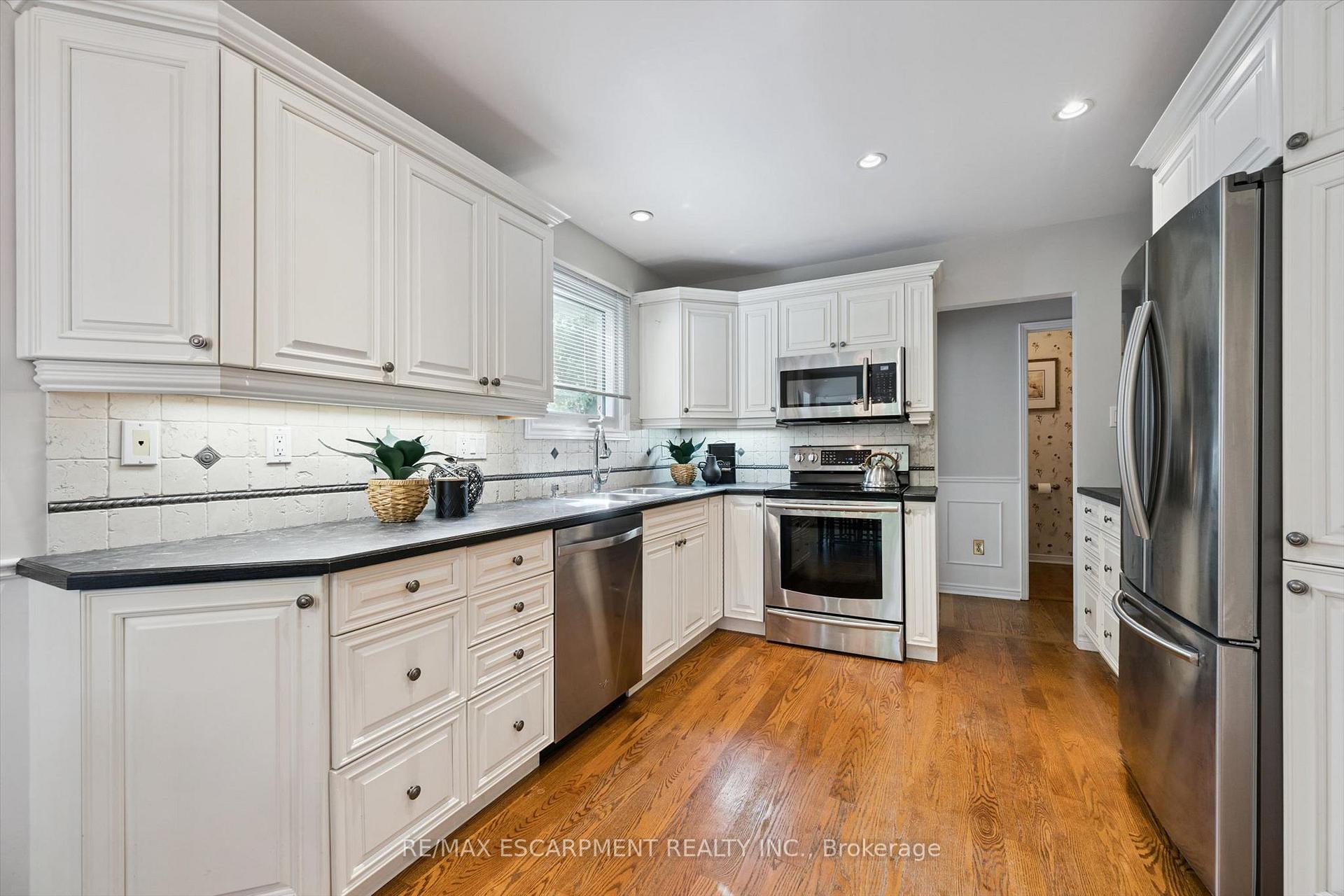 Photo 29 of 2203 Robin Drive, Mississauga, Sheridan — HOMEH