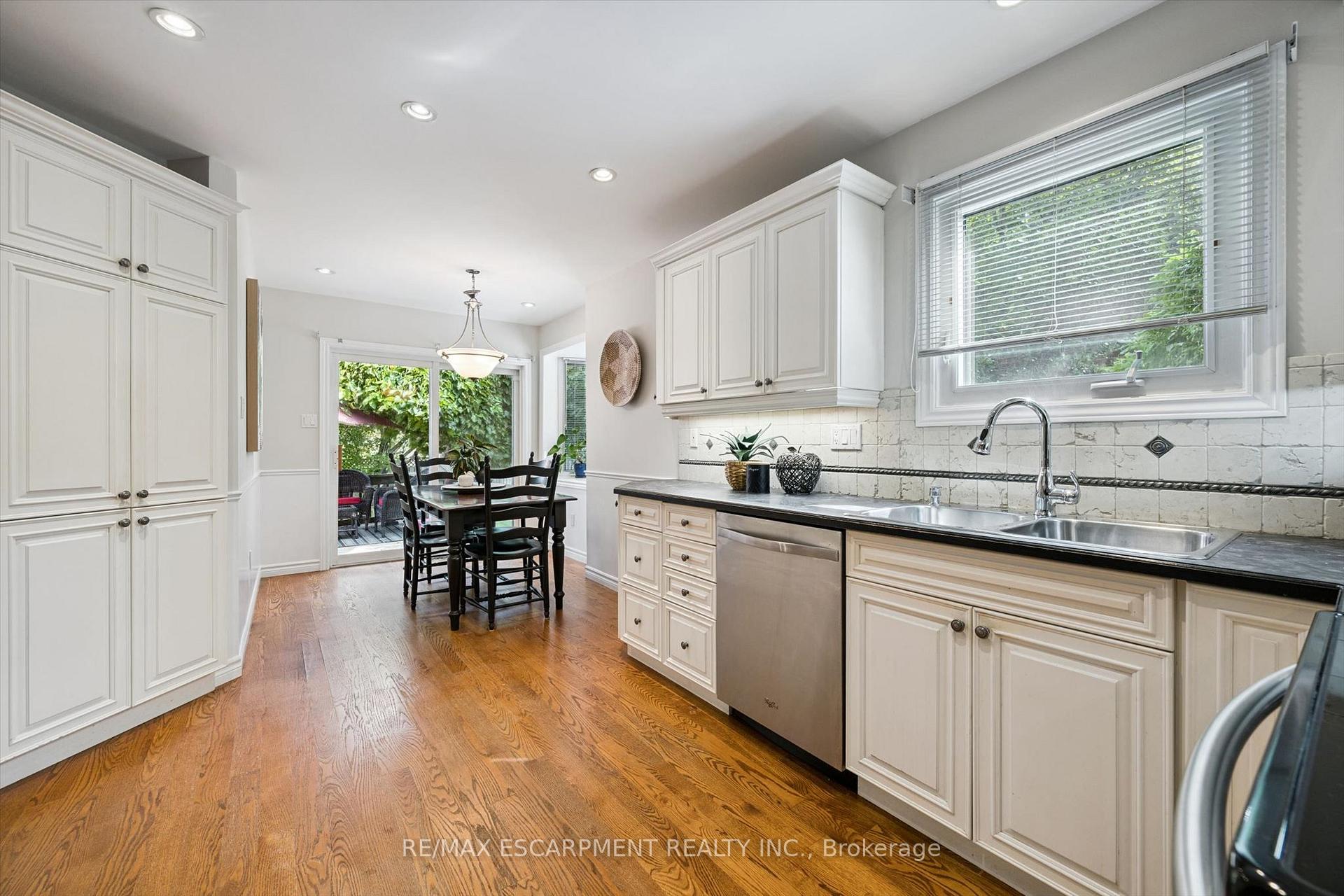 Photo 33 of 2203 Robin Drive, Mississauga, Sheridan — HOMEH