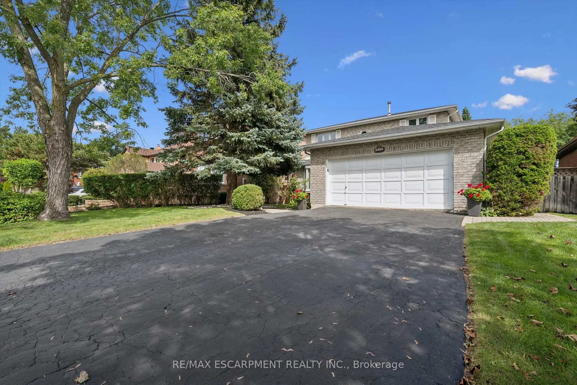 Photo 4 of 2203 Robin Drive, Mississauga, Sheridan — HOMEH