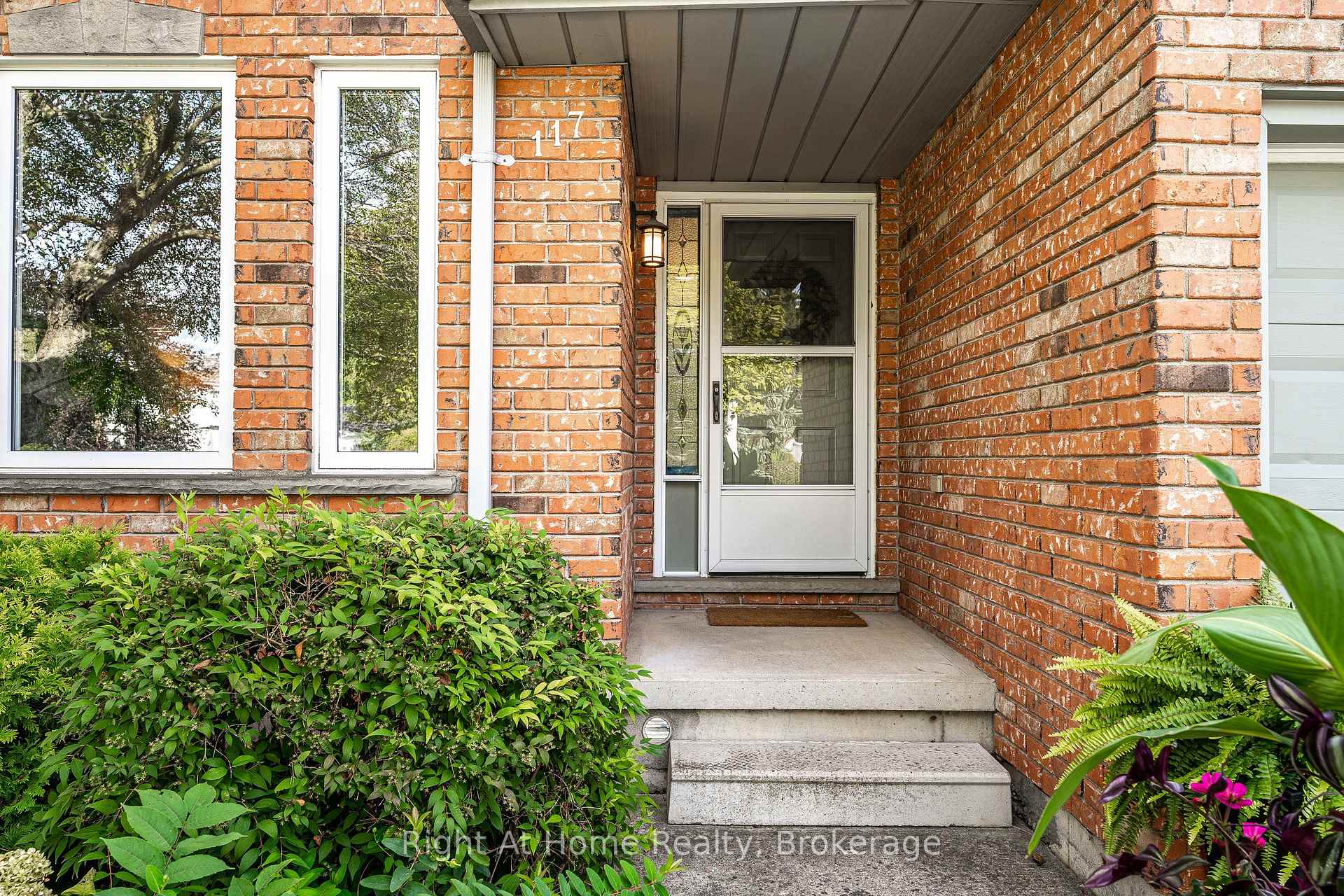 Photo 3 of 117 Pleasant Drive, Stratford — HOMEH