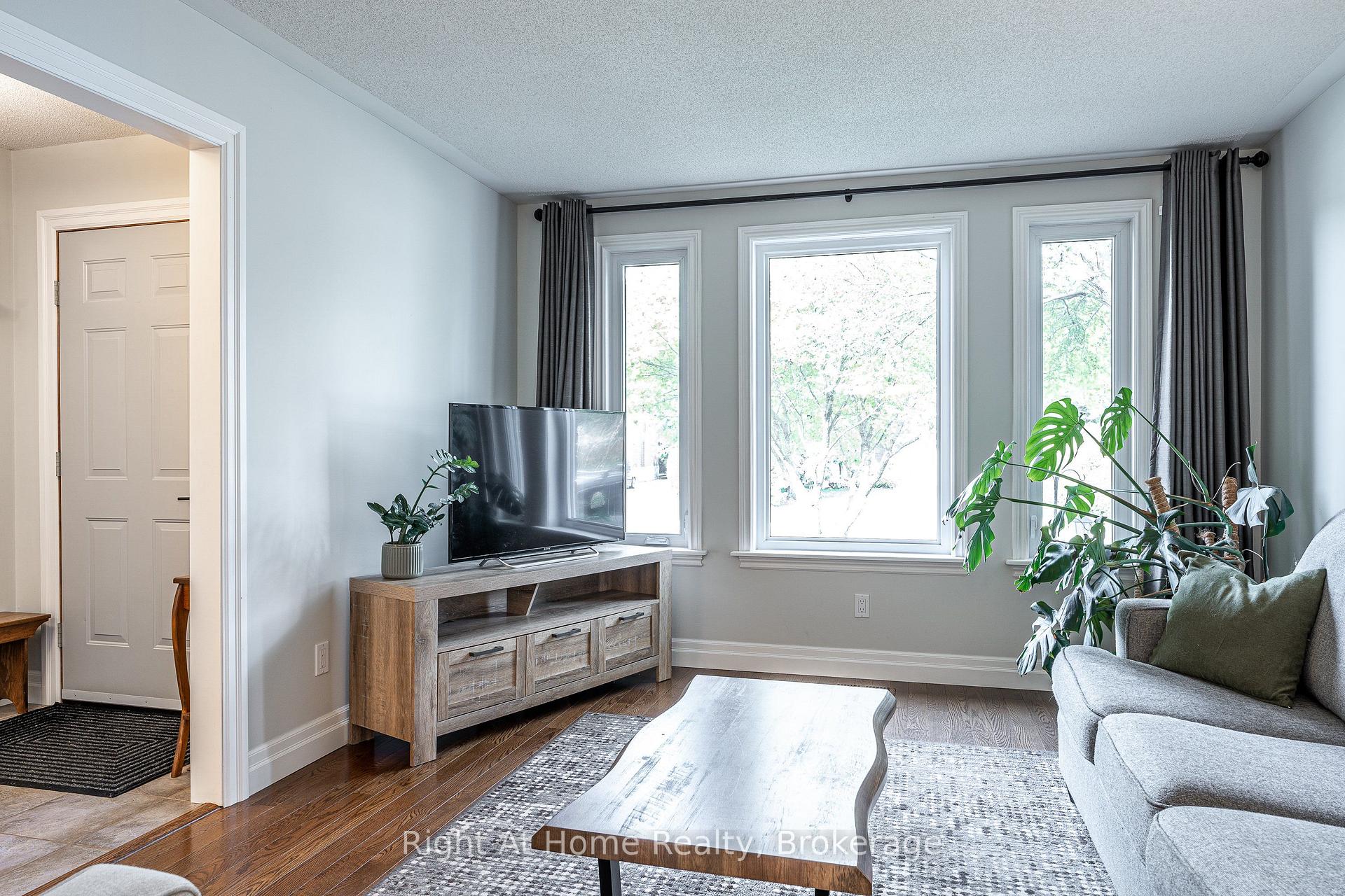 Photo 9 of 117 Pleasant Drive, Stratford — HOMEH