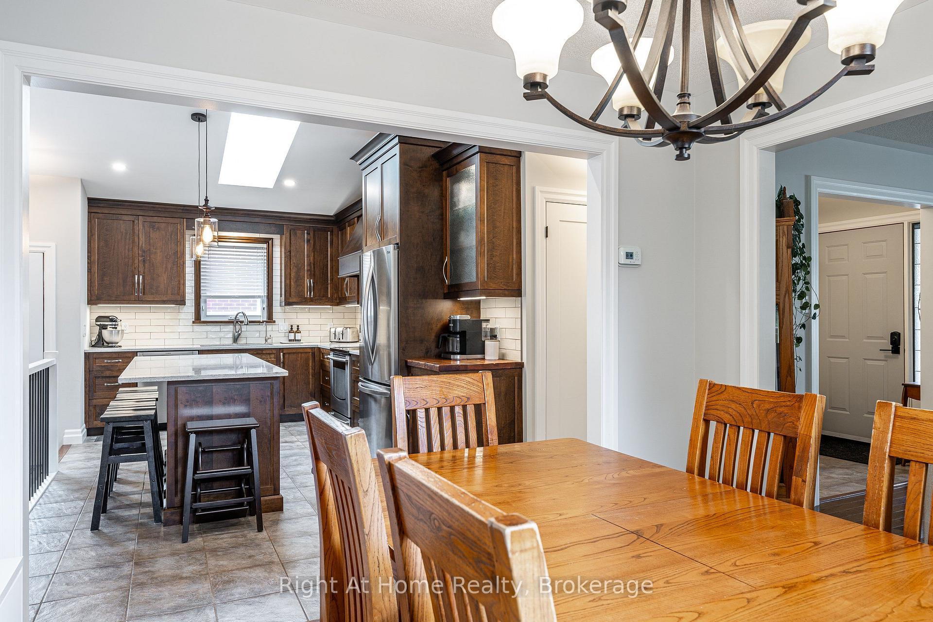 Photo 11 of 117 Pleasant Drive, Stratford — HOMEH