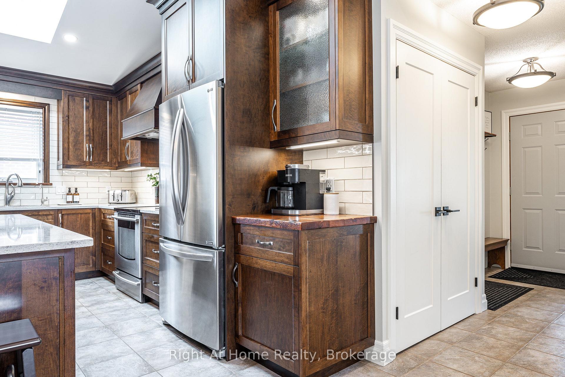 Photo 13 of 117 Pleasant Drive, Stratford — HOMEH