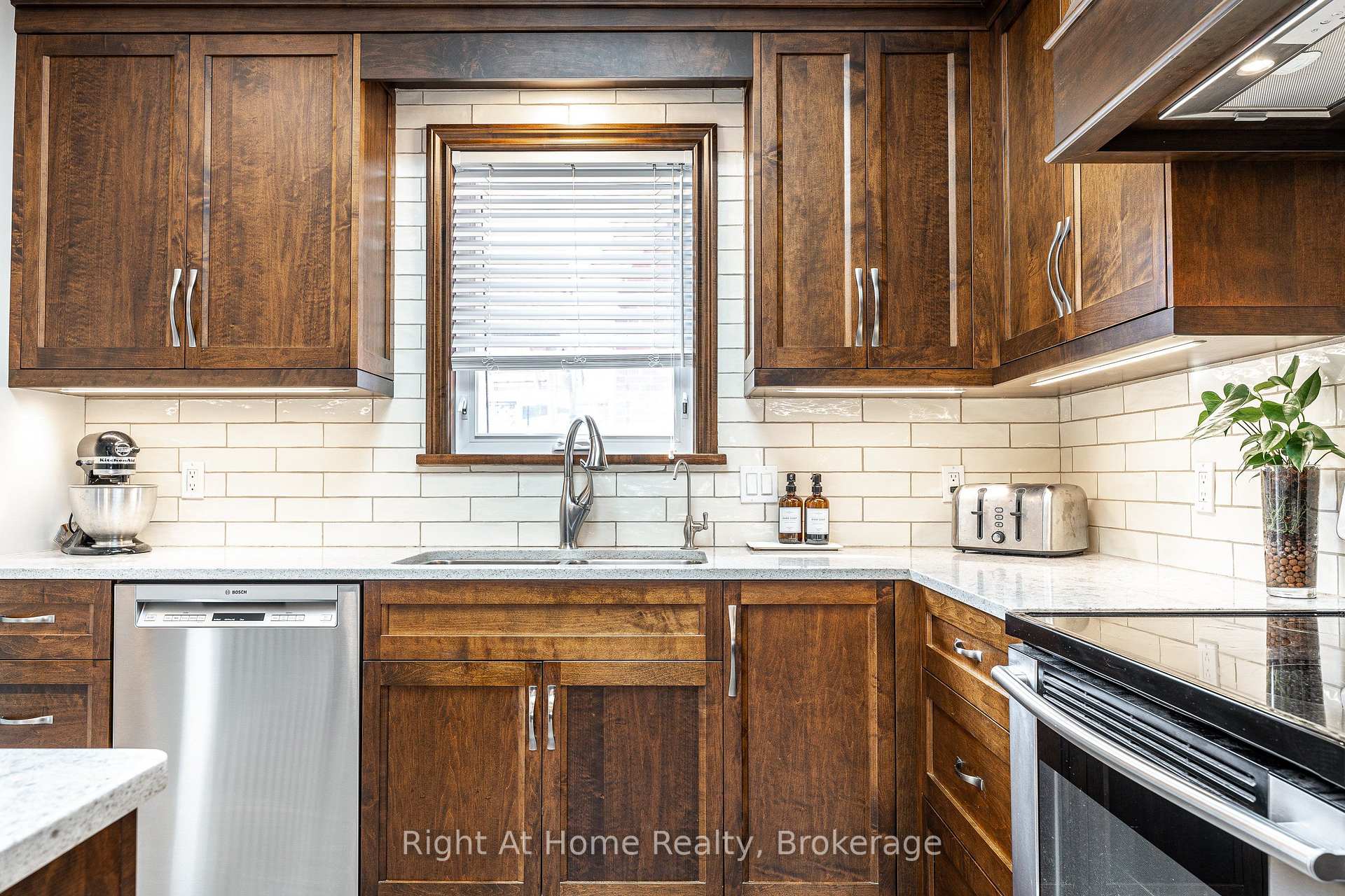 Photo 14 of 117 Pleasant Drive, Stratford — HOMEH