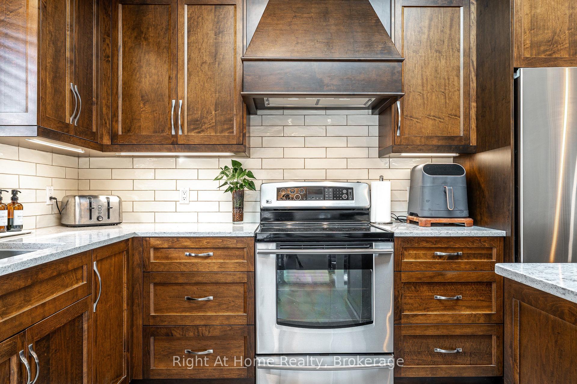 Photo 15 of 117 Pleasant Drive, Stratford — HOMEH