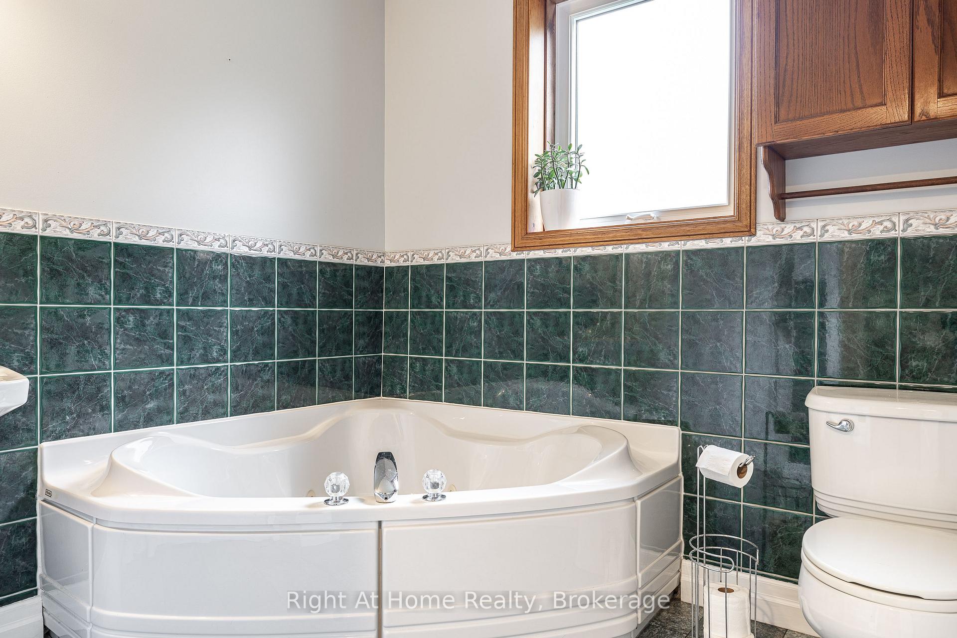 Photo 35 of 117 Pleasant Drive, Stratford — HOMEH