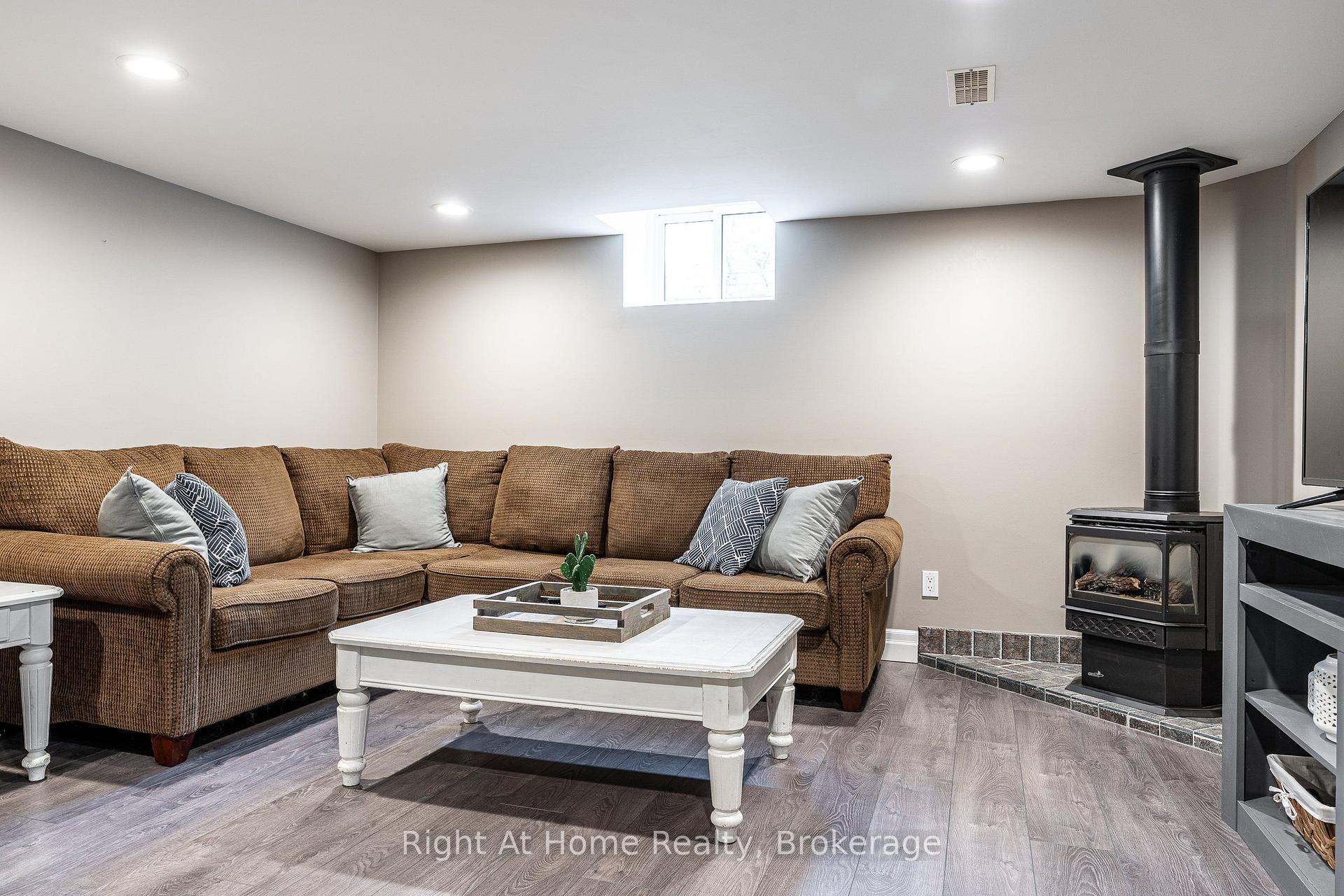 Photo 36 of 117 Pleasant Drive, Stratford — HOMEH