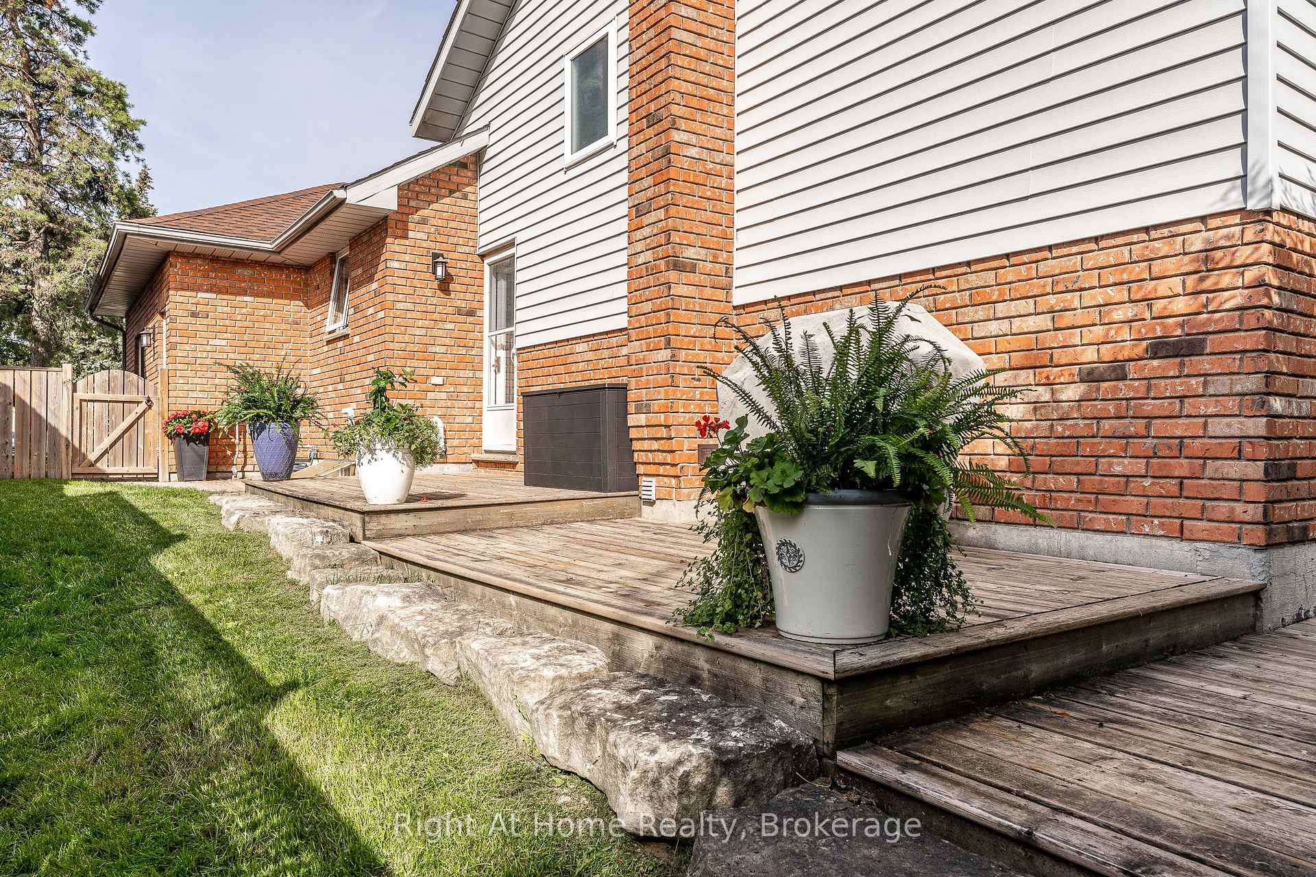 Photo 46 of 117 Pleasant Drive, Stratford — HOMEH