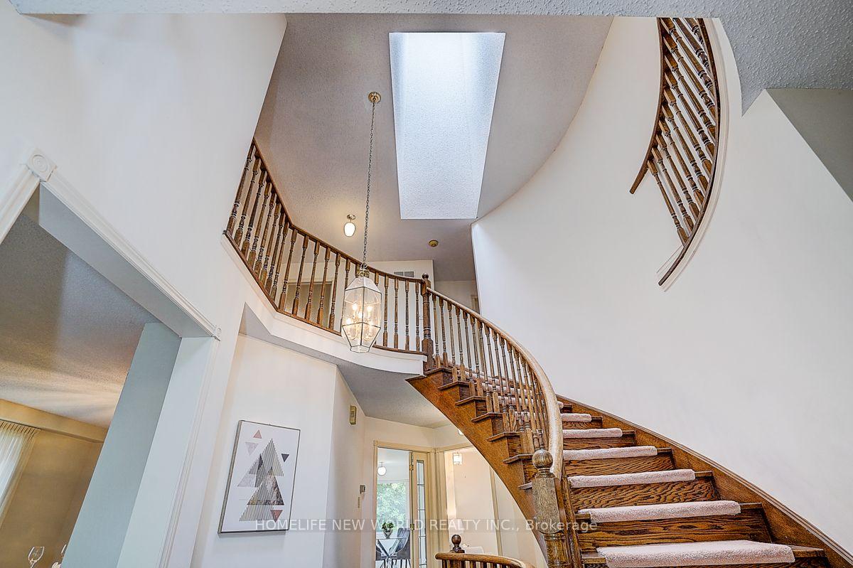 Photo 4 of 51 Leighland Drive, Markham, Unionville — HOMEH