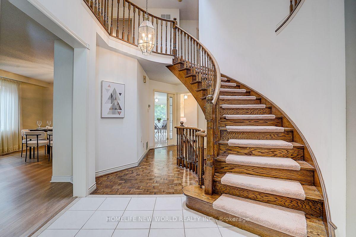 Photo 5 of 51 Leighland Drive, Markham, Unionville — HOMEH