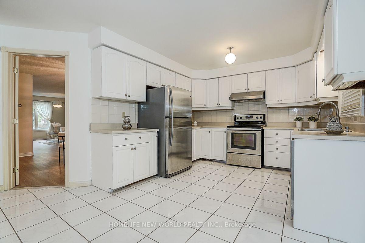 Photo 21 of 51 Leighland Drive, Markham, Unionville — HOMEH