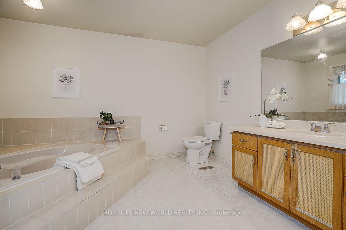 Photo 30 of 51 Leighland Drive, Markham, Unionville — HOMEH