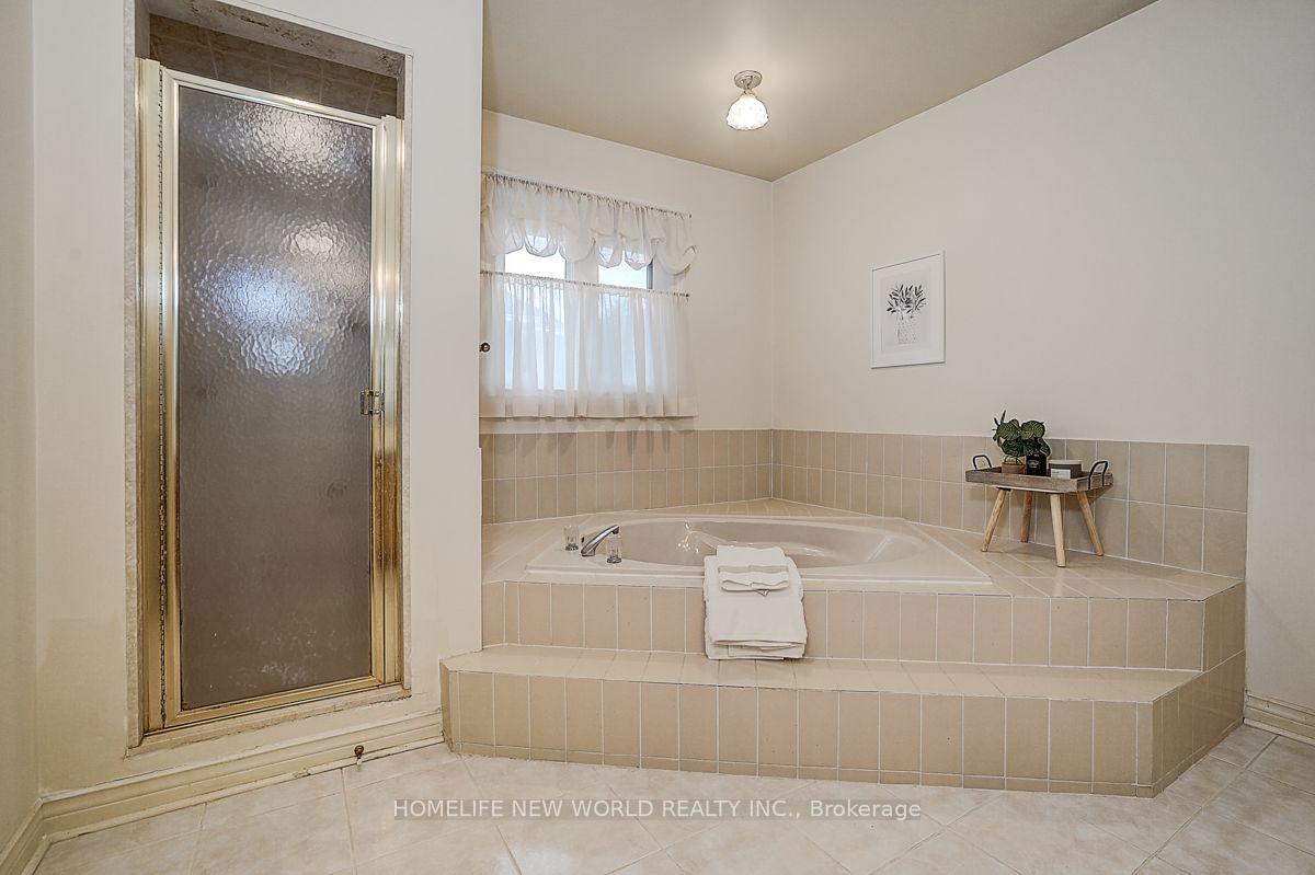 Photo 31 of 51 Leighland Drive, Markham, Unionville — HOMEH