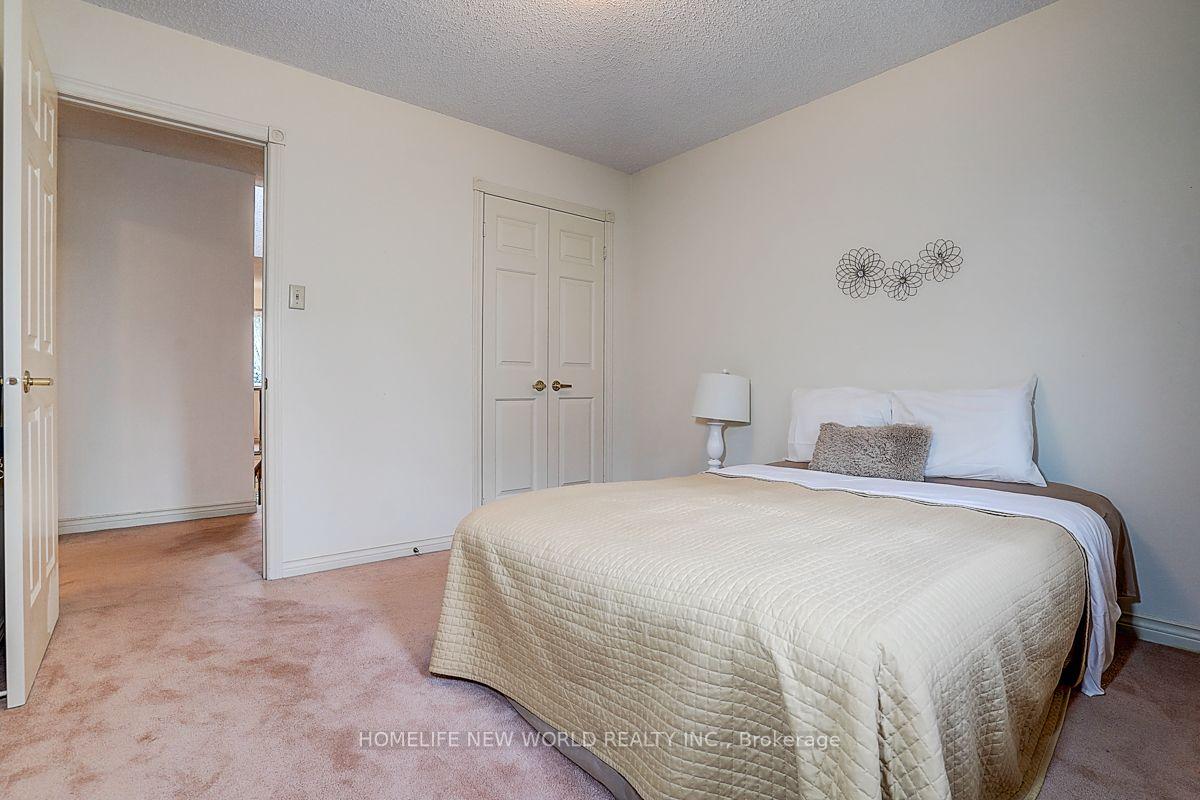 Photo 37 of 51 Leighland Drive, Markham, Unionville — HOMEH