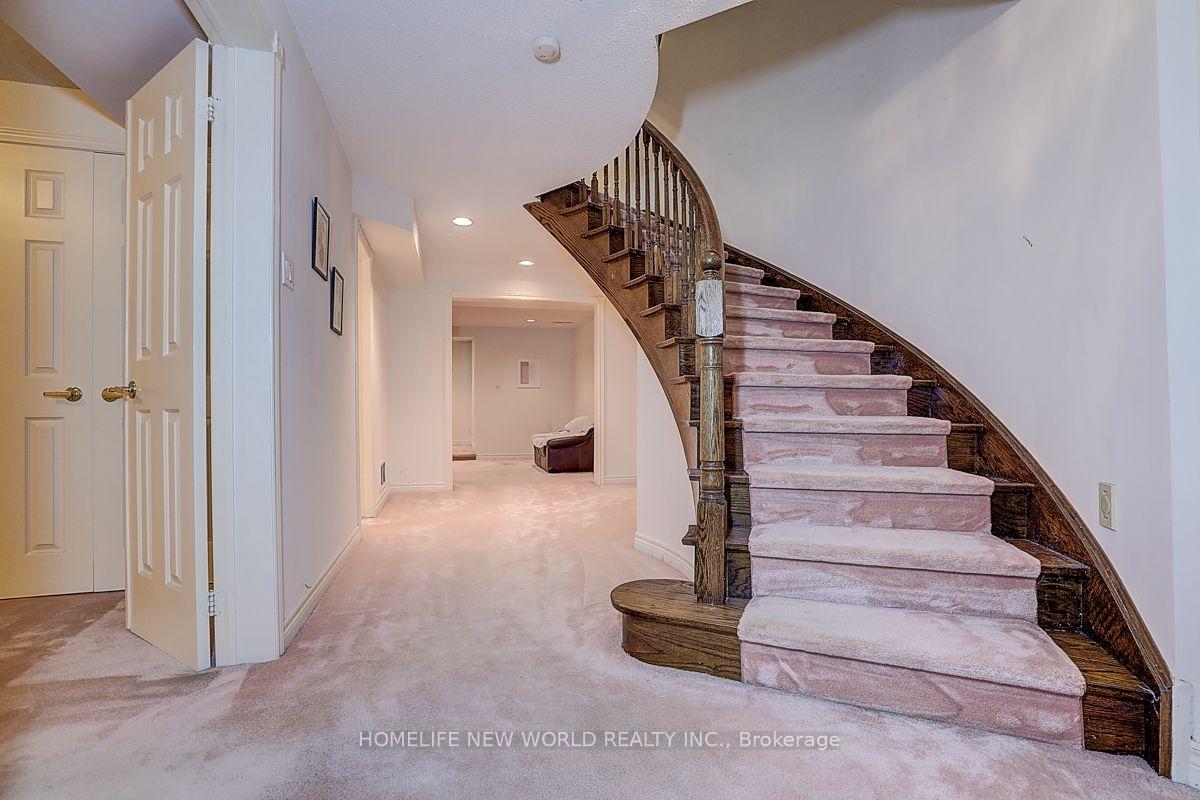 Photo 39 of 51 Leighland Drive, Markham, Unionville — HOMEH