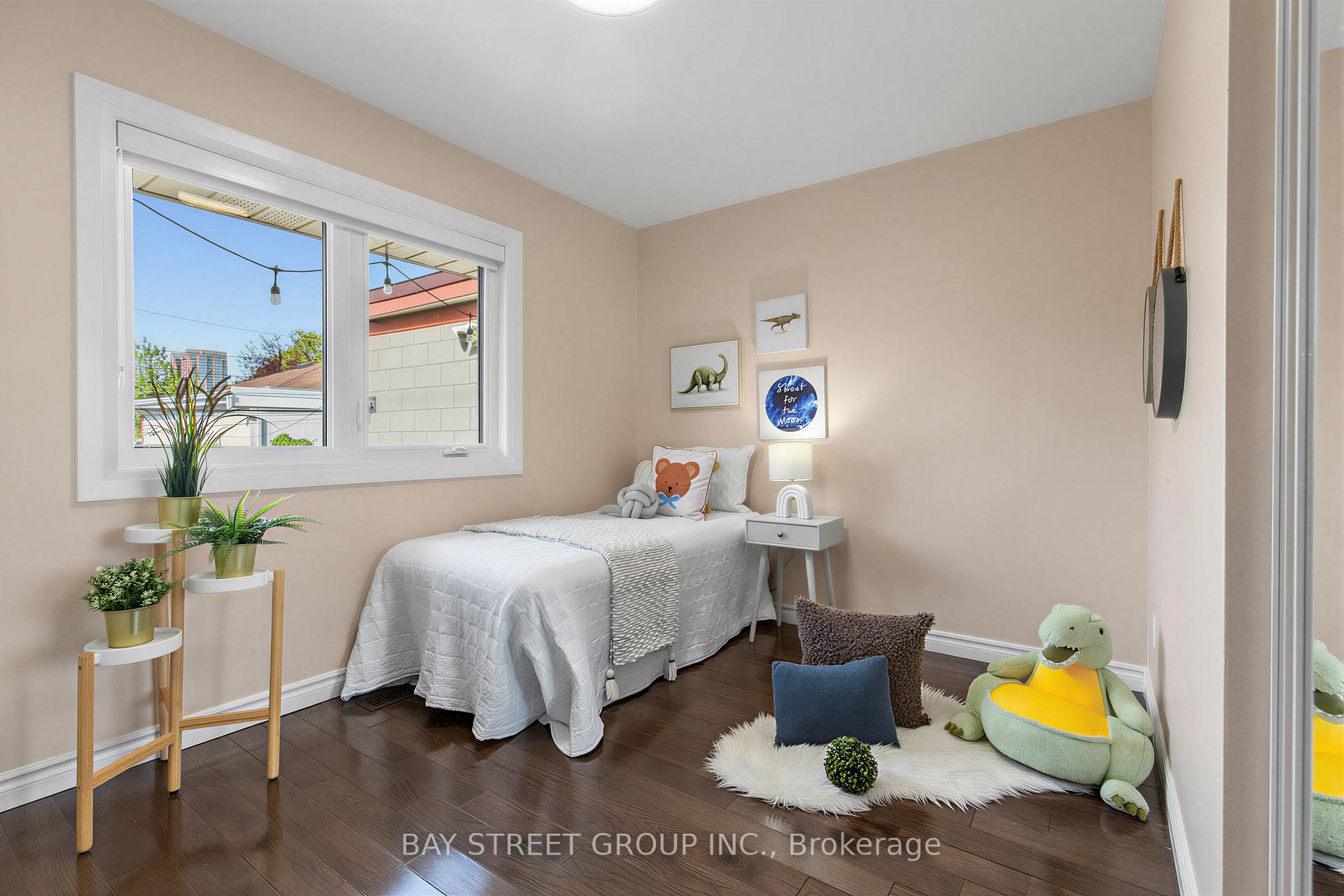 Photo 14 of 8 Amethyst Road, Scarborough, Tam O'Shanter-Sullivan — HOMEH