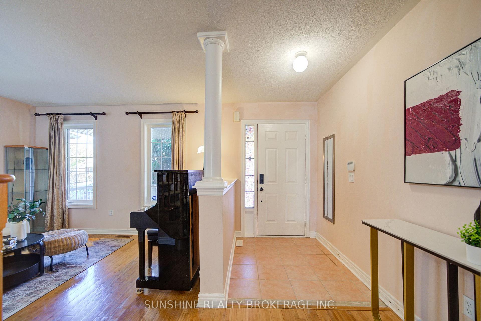 Photo 4 of 77 Sunburst Crescent, Markham, Greensborough — HOMEH