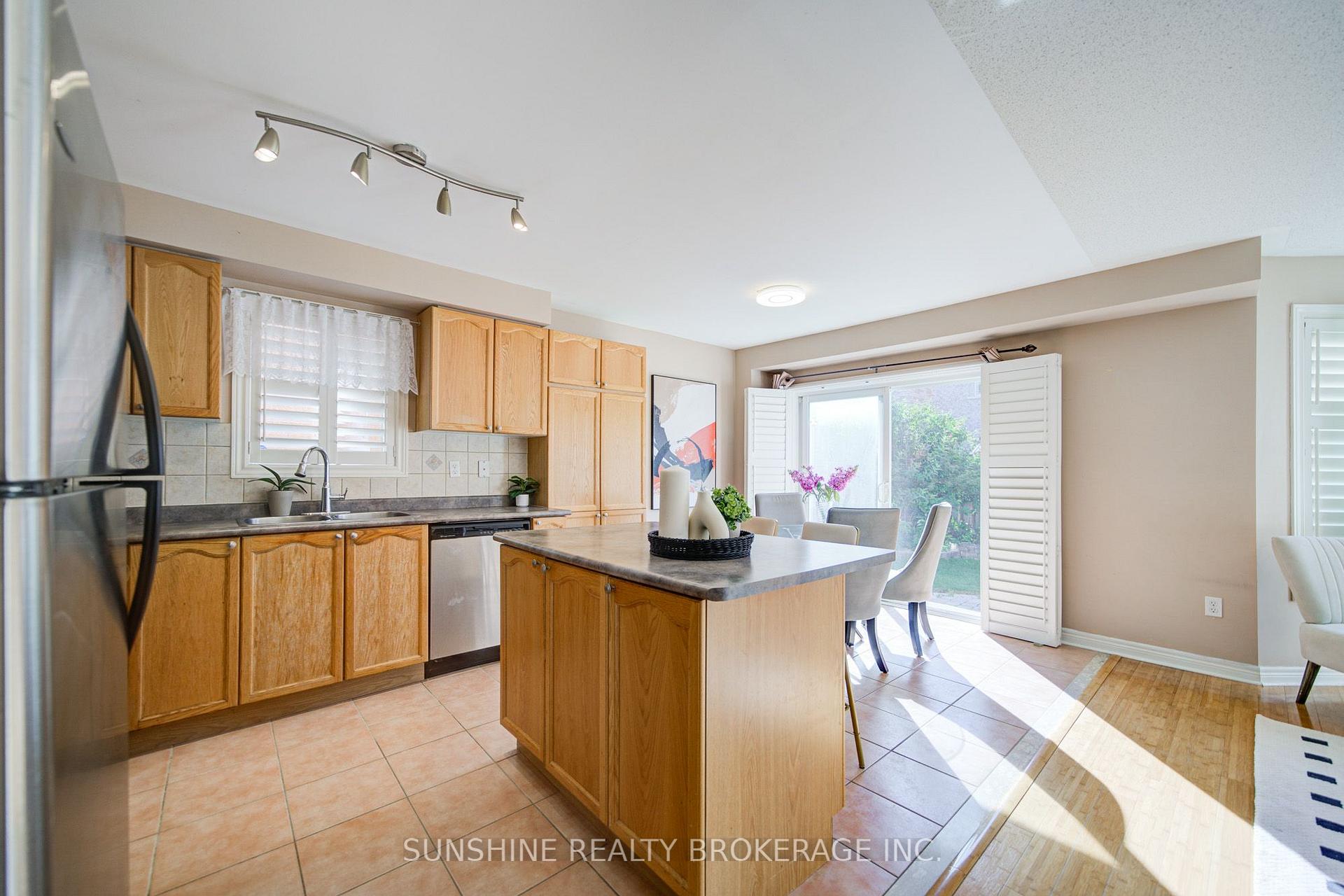 Photo 11 of 77 Sunburst Crescent, Markham, Greensborough — HOMEH