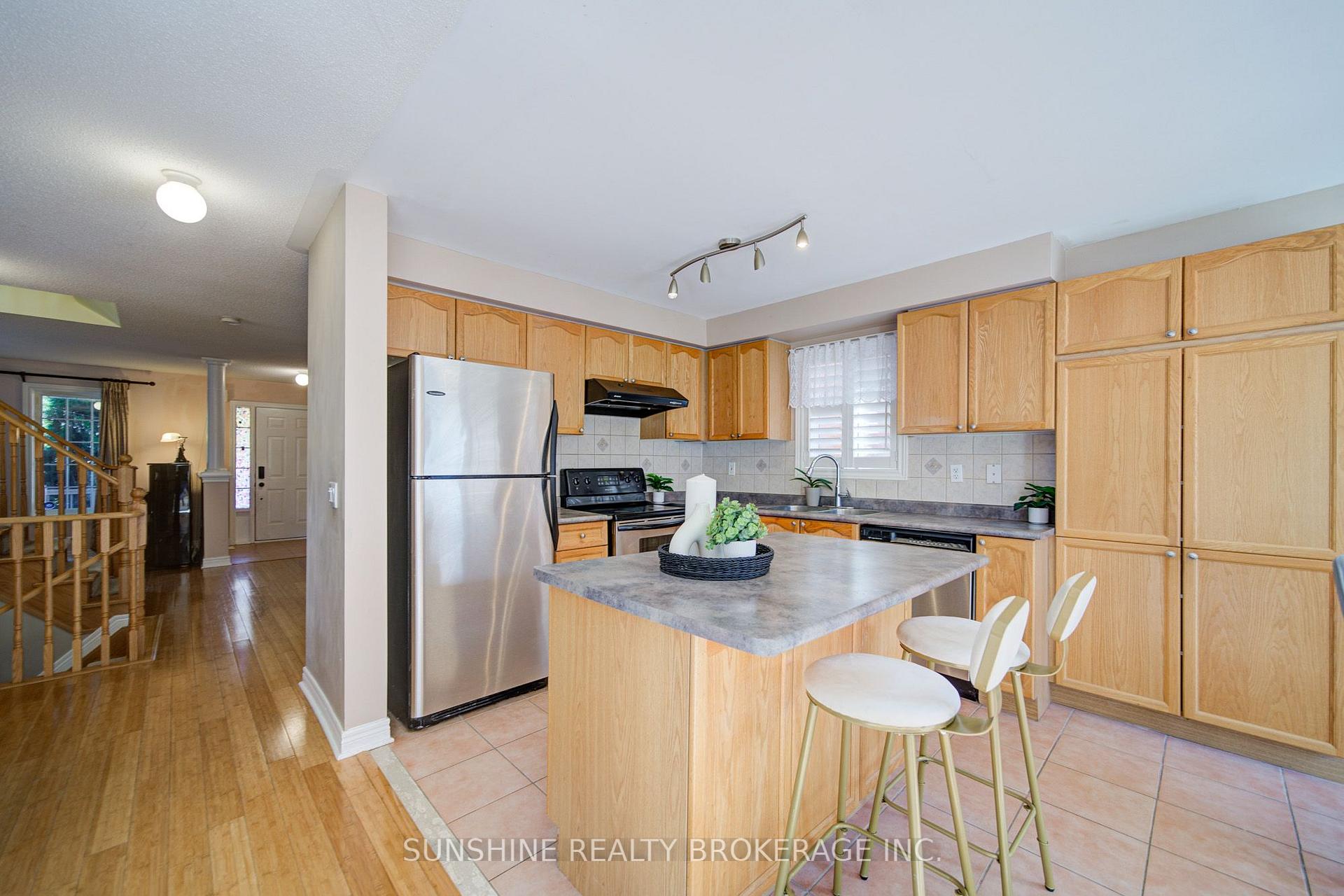 Photo 12 of 77 Sunburst Crescent, Markham, Greensborough — HOMEH