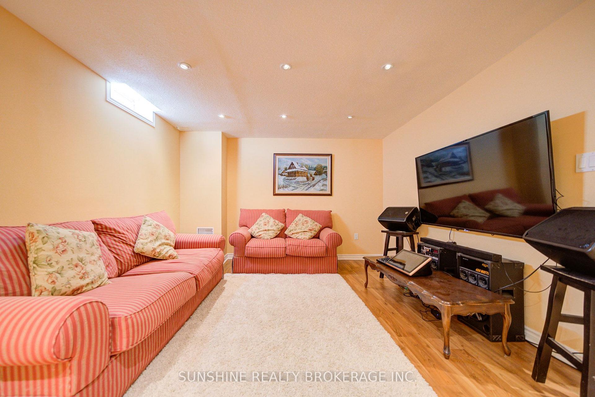 Photo 35 of 77 Sunburst Crescent, Markham, Greensborough — HOMEH