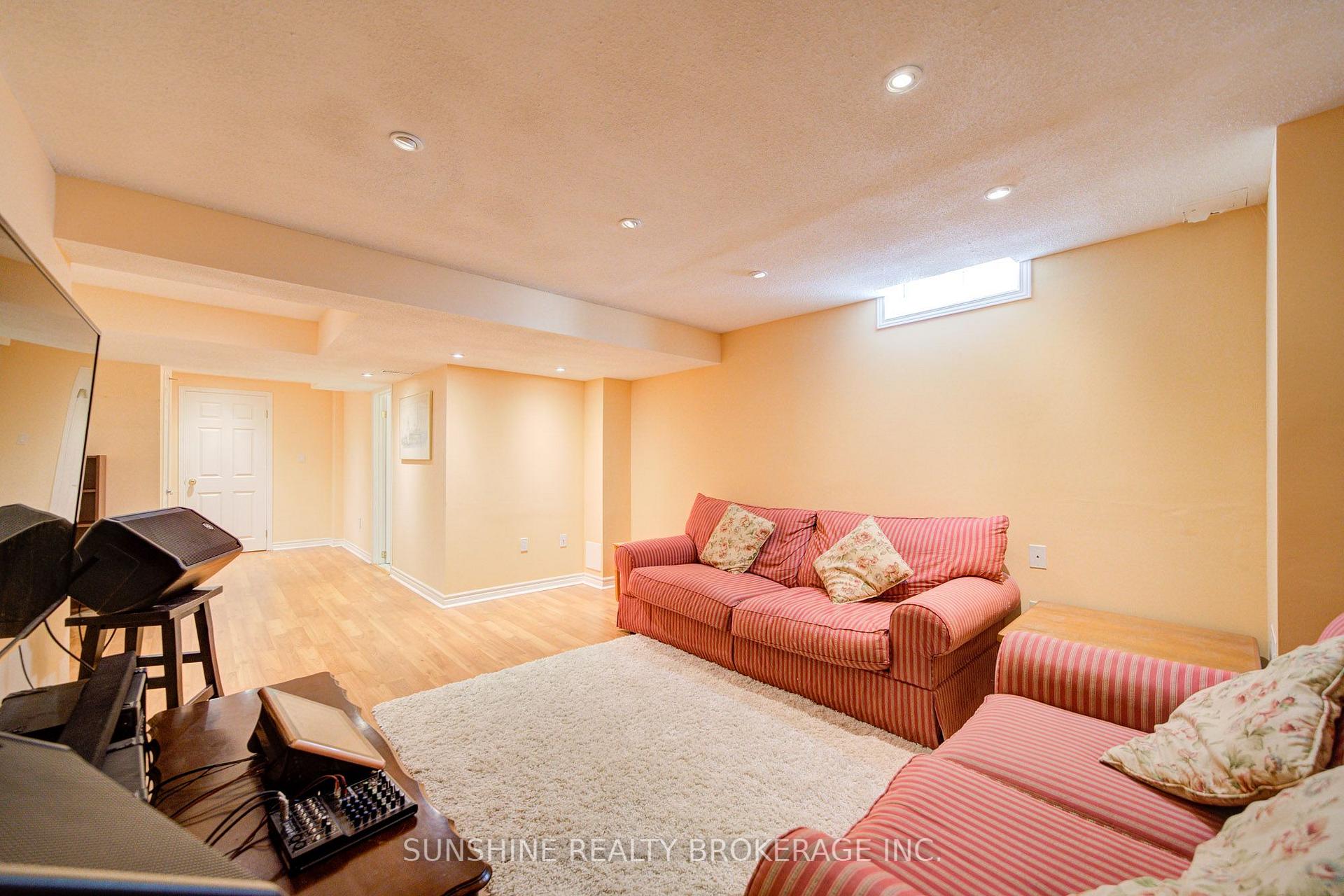 Photo 36 of 77 Sunburst Crescent, Markham, Greensborough — HOMEH