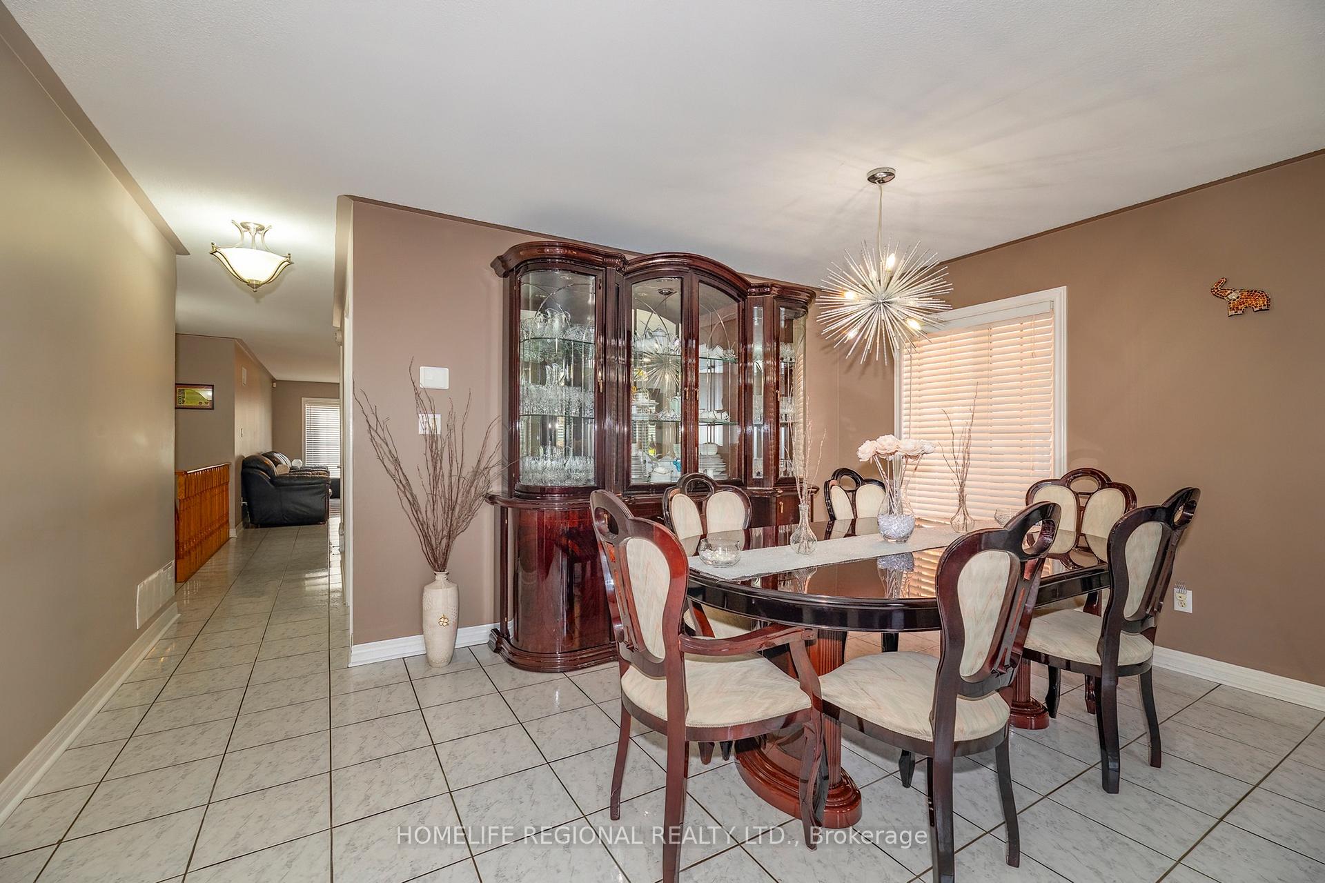 Photo 6 of 40 Arnold Crescent, Whitby, Brooklin — HOMEH