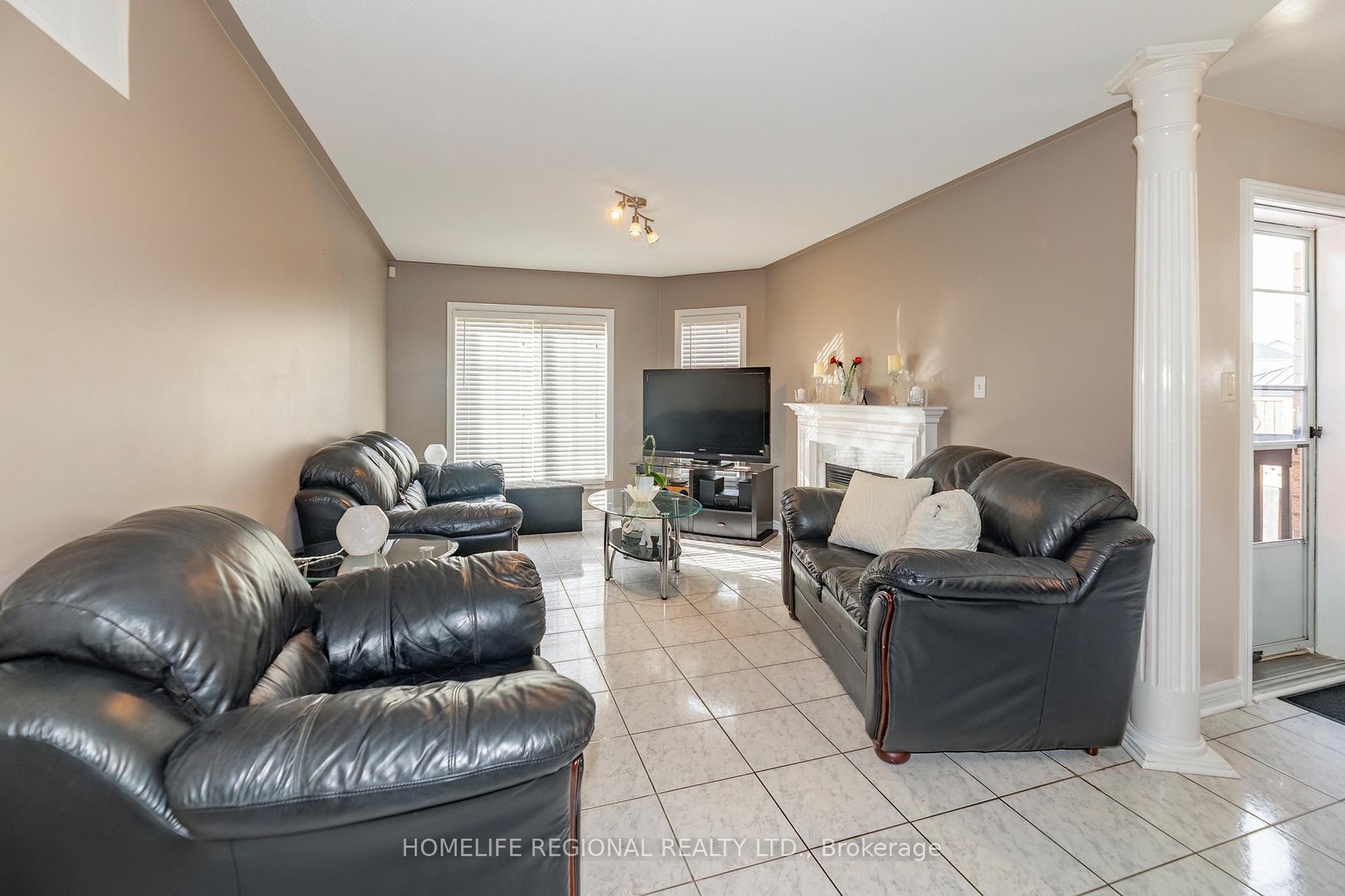 Photo 8 of 40 Arnold Crescent, Whitby, Brooklin — HOMEH