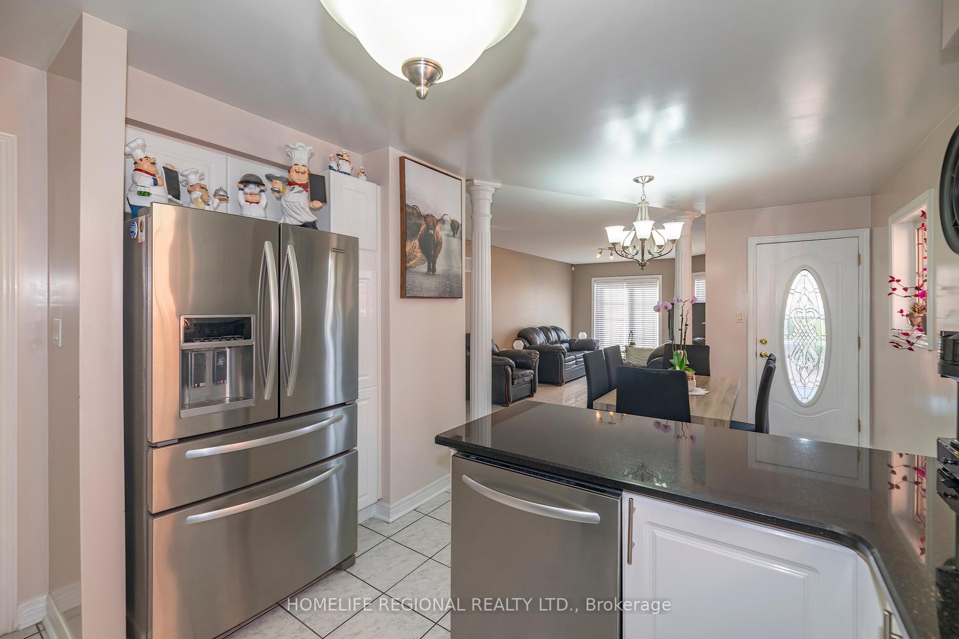 Photo 12 of 40 Arnold Crescent, Whitby, Brooklin — HOMEH