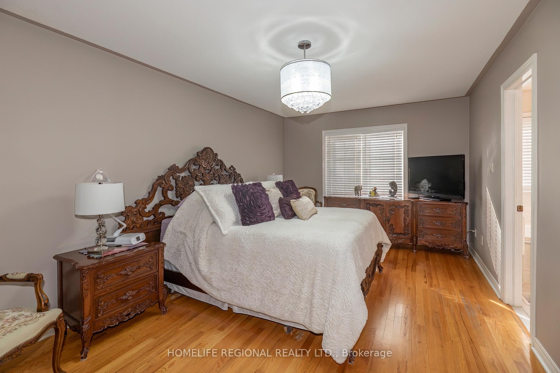 Photo 13 of 40 Arnold Crescent, Whitby, Brooklin — HOMEH