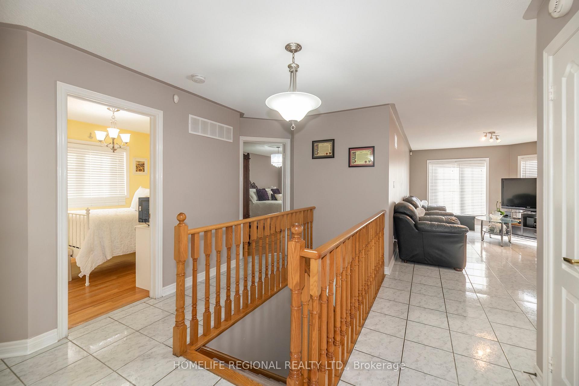 Photo 21 of 40 Arnold Crescent, Whitby, Brooklin — HOMEH