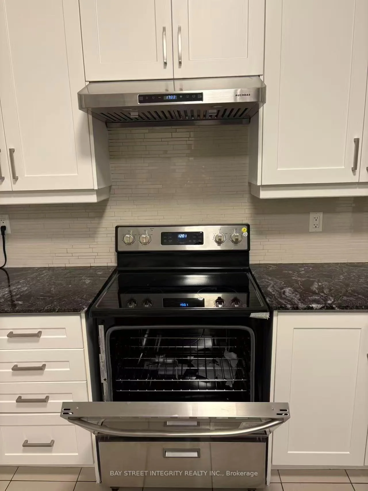 Photo 9 of 61 Cannes Avenue, Vaughan, Vellore Village — HOMEH