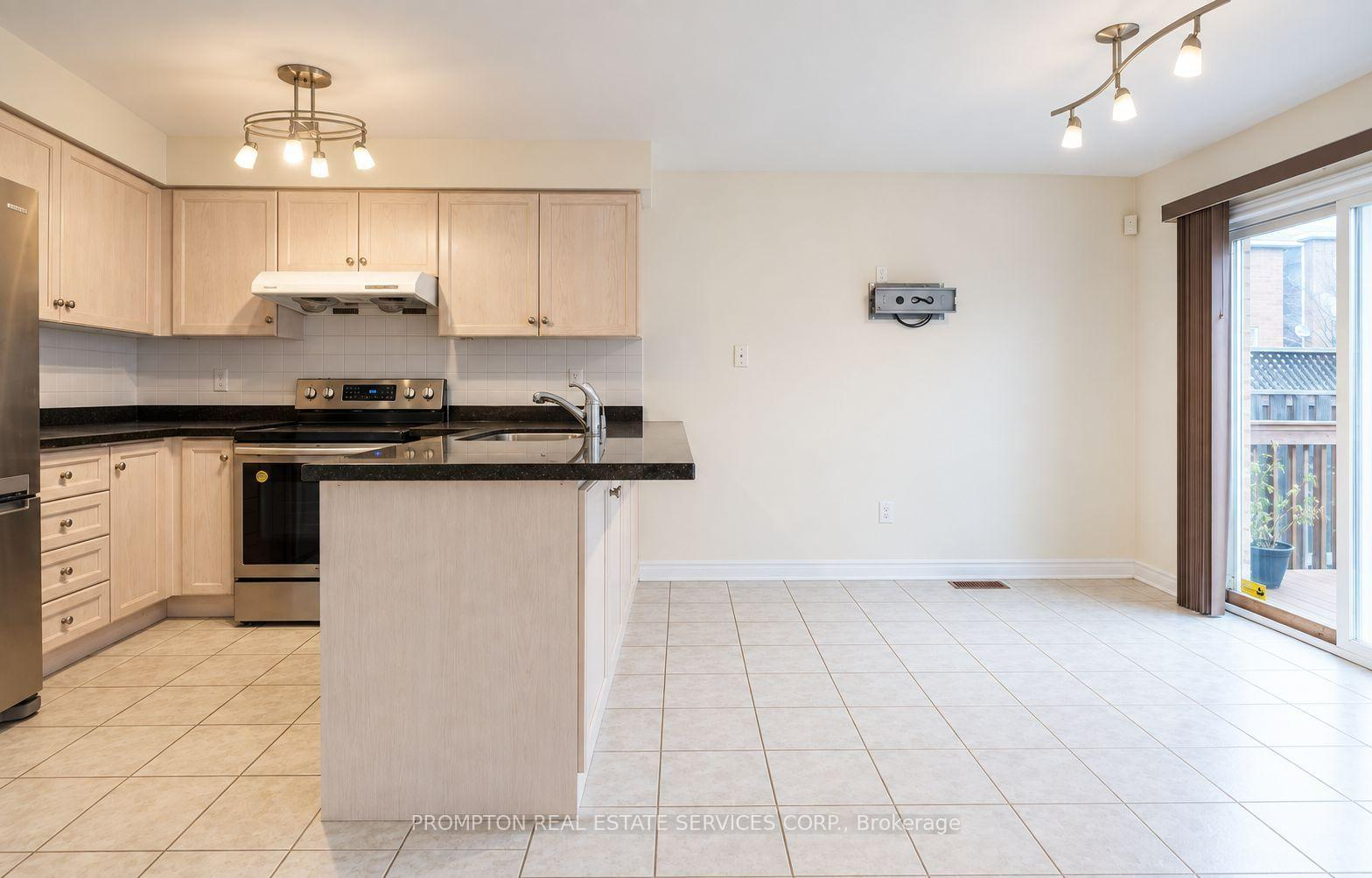 Photo 4 of 150 Matteo David Drive, Richmond Hill, Rouge Woods — HOMEH