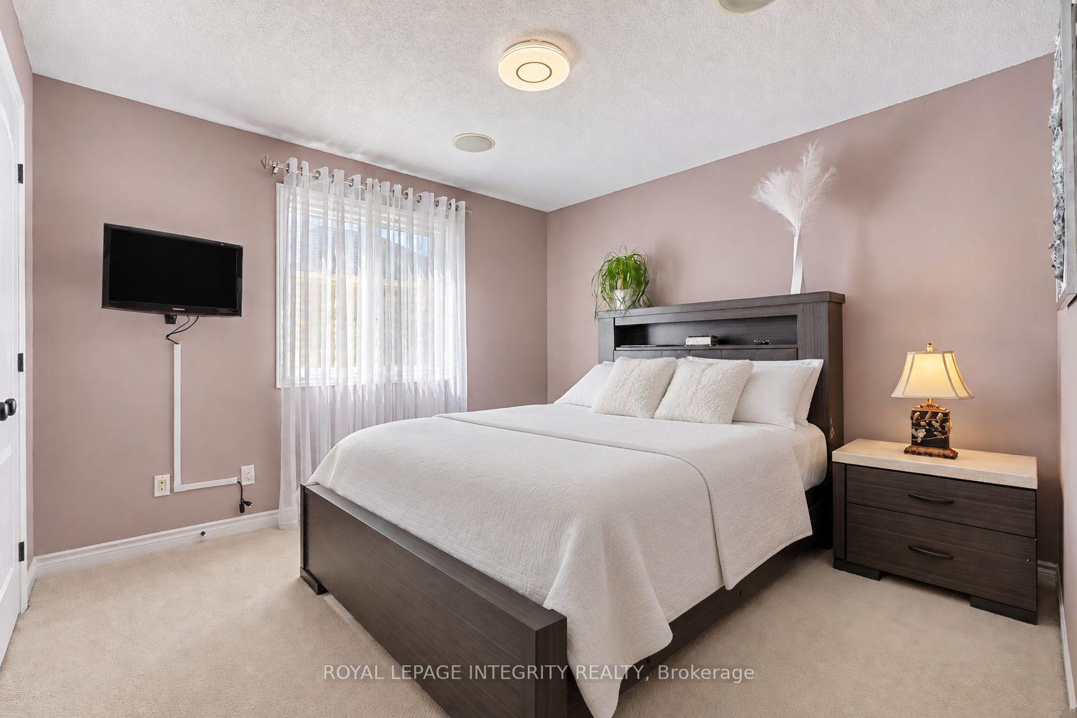 Photo 36 of 92 Broughton Street, Ottawa, Kanata - Kanata Lakes/Heritage Hills — HOMEH