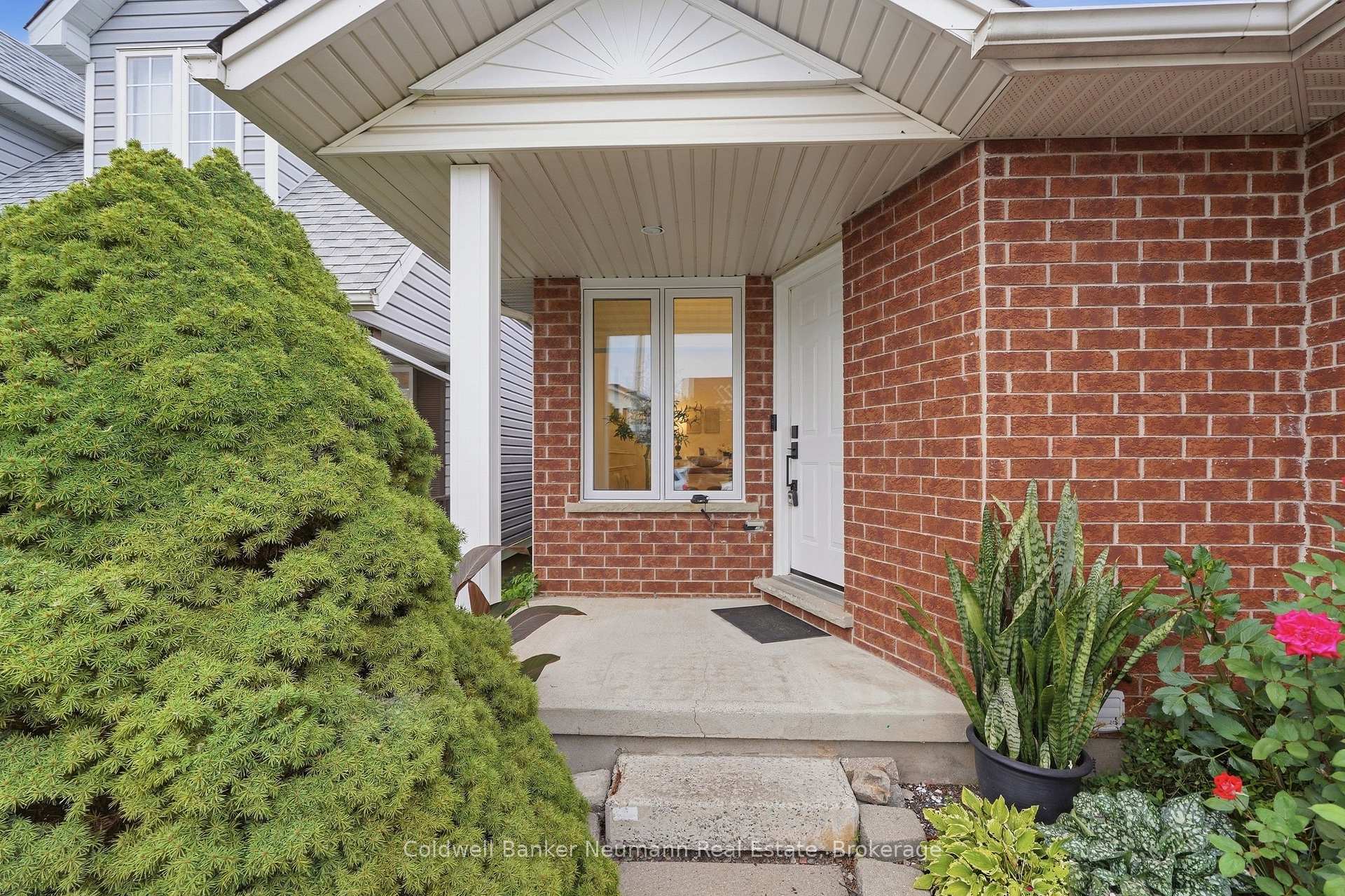 Photo 3 of 20 Trailbrook Lane, Guelph, Grange Road — HOMEH