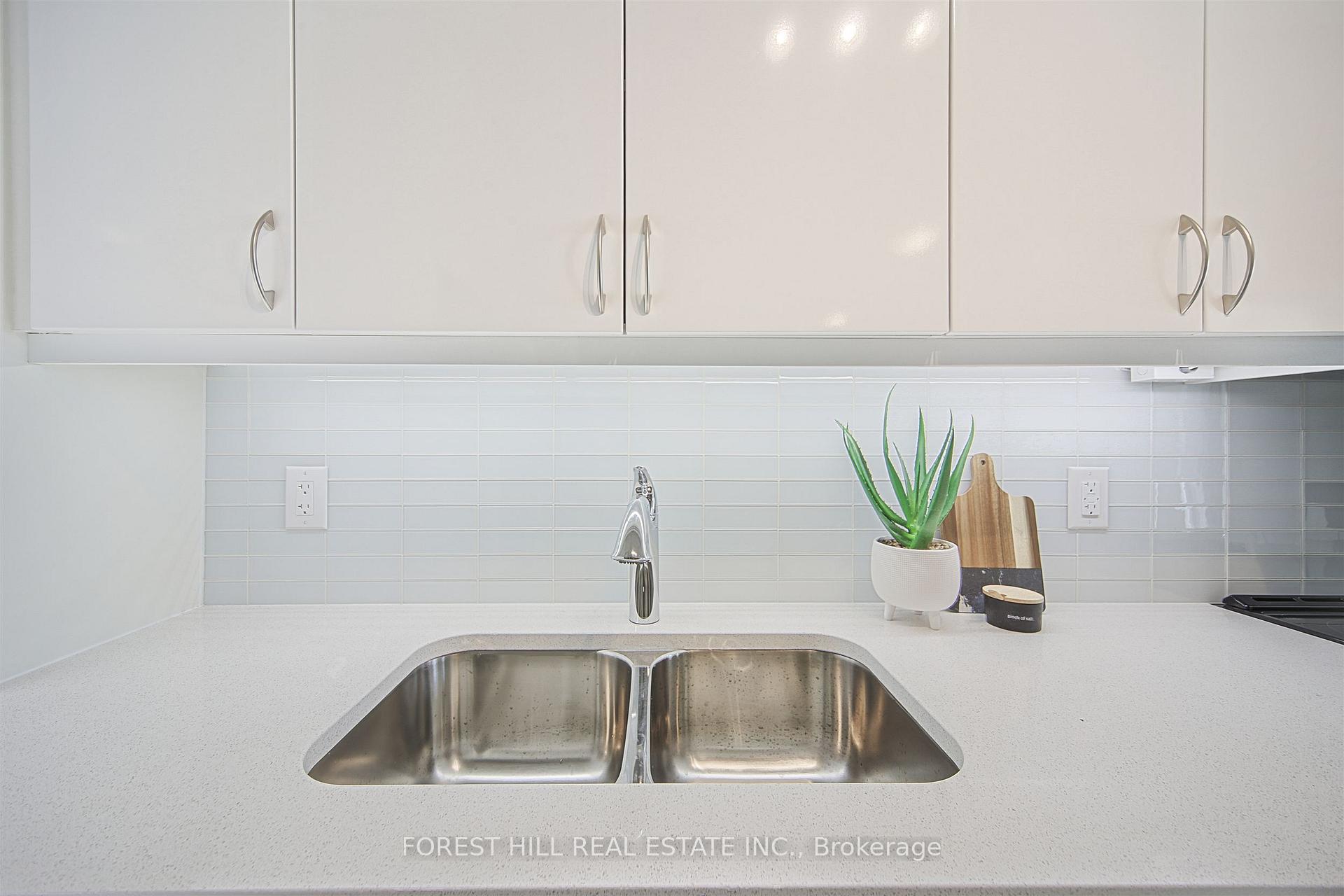 Photo 14 of Unit 2009, 38 Annie Craig Drive, Etobicoke, Mimico — HOMEH